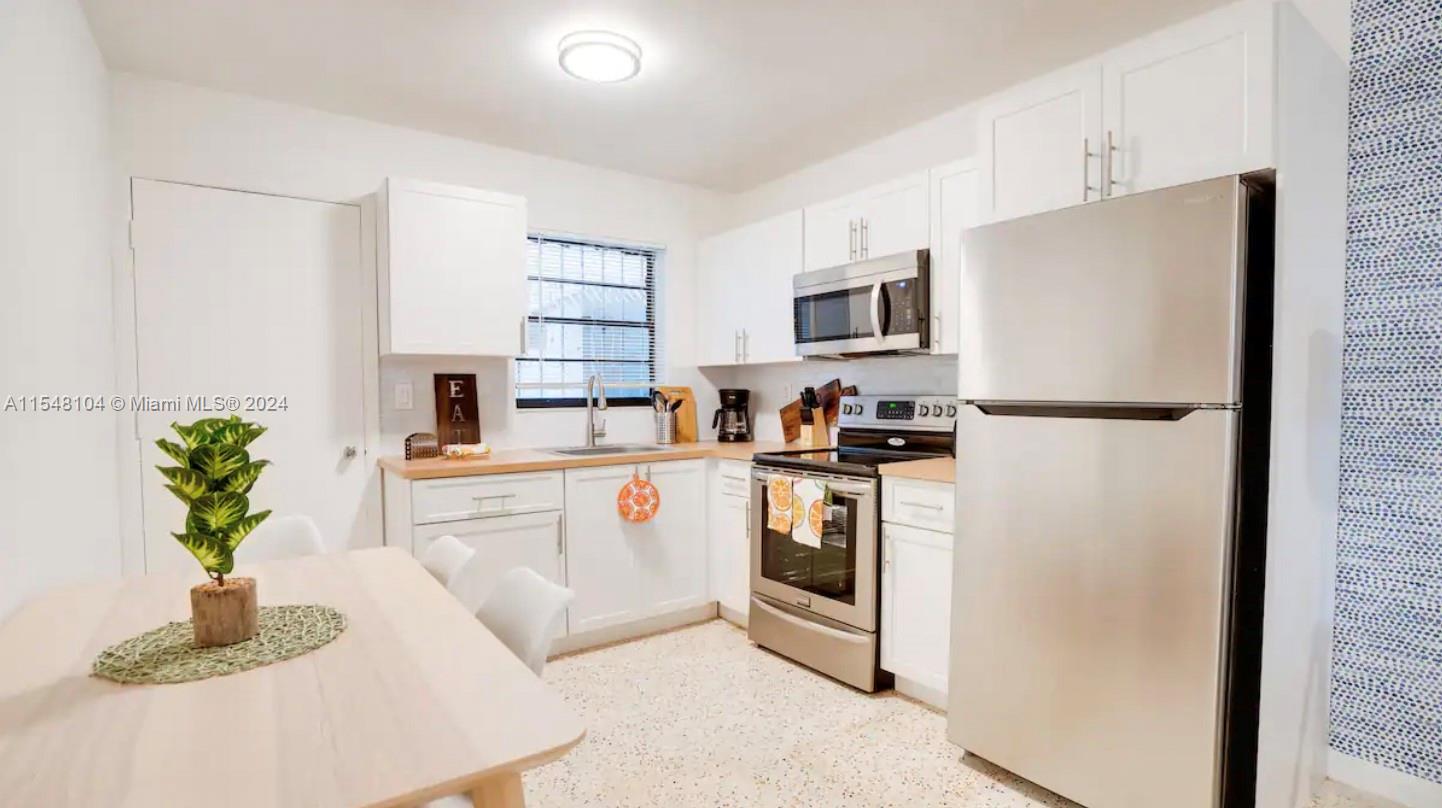 1645 SW 7th St 2, Miami, Florida 33135, 2 Bedrooms Bedrooms, ,1 BathroomBathrooms,Residentiallease,For Rent,1645 SW 7th St 2,A11548104