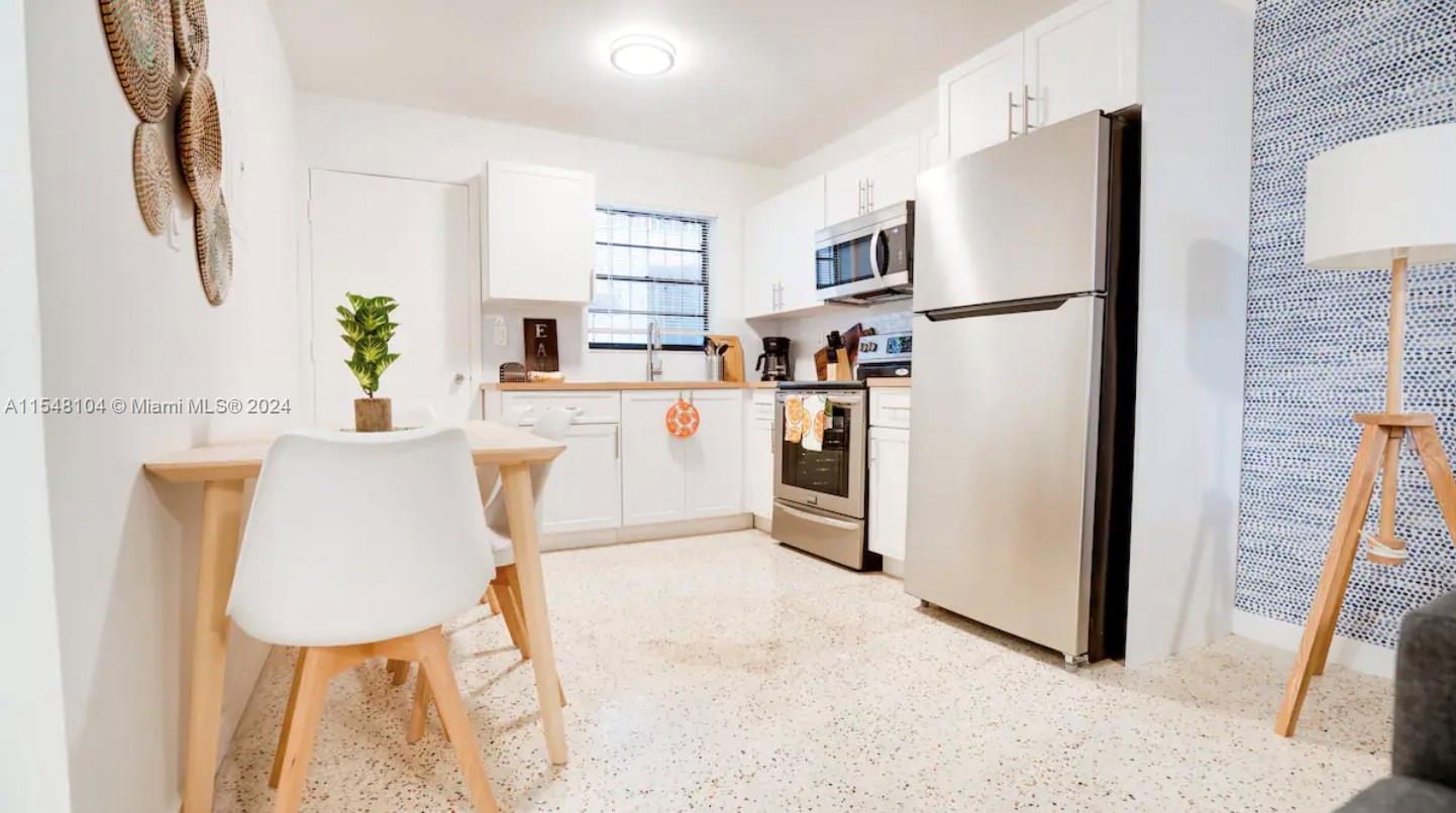 1645 SW 7th St 2, Miami, Florida 33135, 2 Bedrooms Bedrooms, ,1 BathroomBathrooms,Residentiallease,For Rent,1645 SW 7th St 2,A11548104