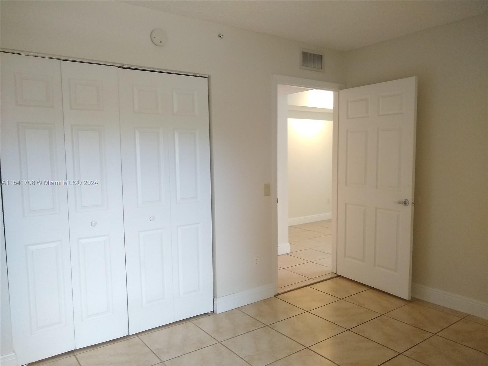 Condo for Sale in Pembroke Pines, FL