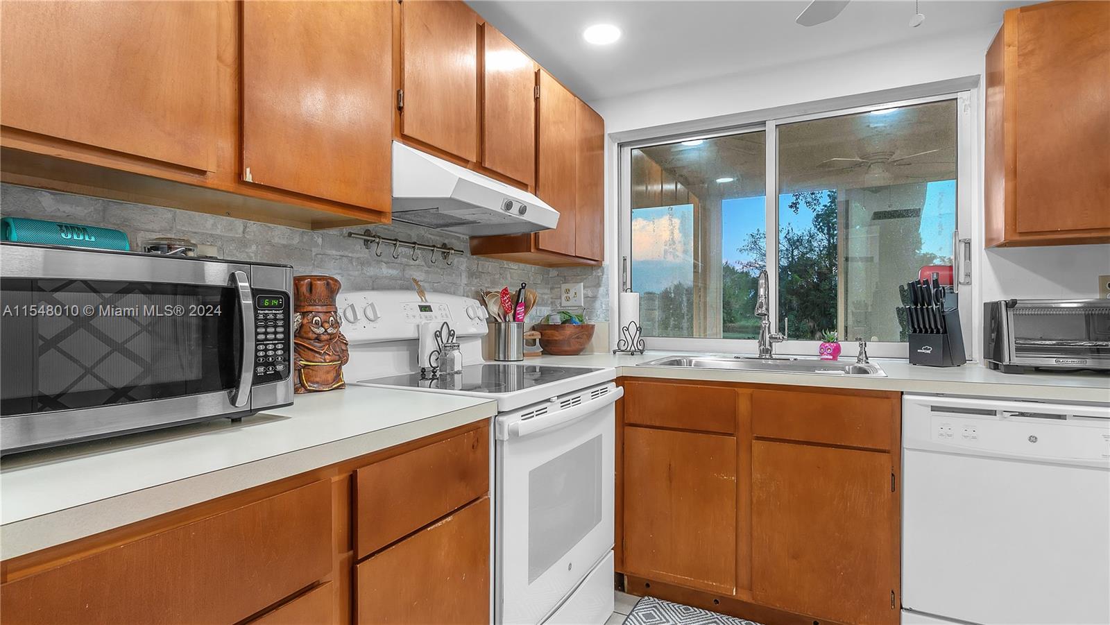 9080 Lime Bay Blvd 111, Tamarac, Florida 33321, 2 Bedrooms Bedrooms, ,2 BathroomsBathrooms,Residential,For Sale,9080 Lime Bay Blvd 111,A11548010