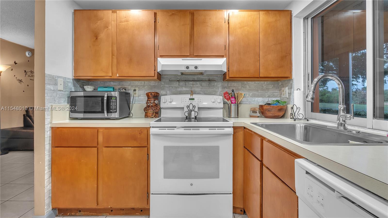 9080 Lime Bay Blvd 111, Tamarac, Florida 33321, 2 Bedrooms Bedrooms, ,2 BathroomsBathrooms,Residential,For Sale,9080 Lime Bay Blvd 111,A11548010