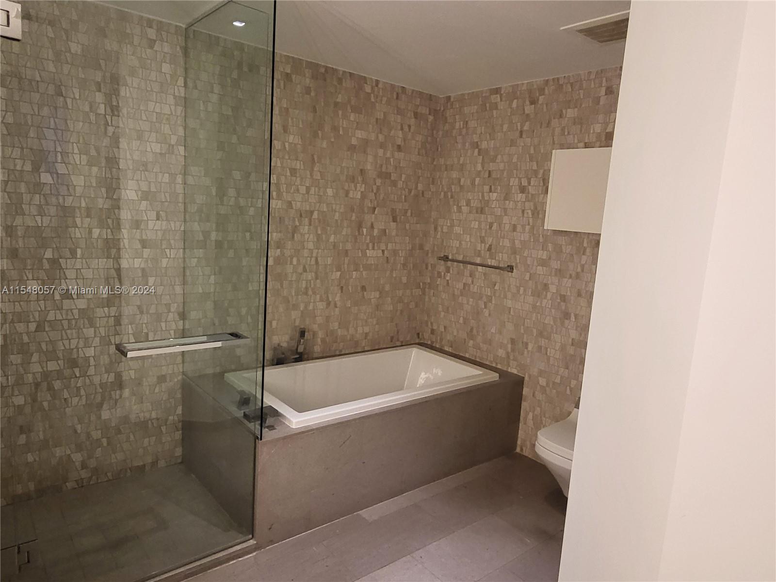 88 SW 7th St 2103, Miami, Florida 33130, 2 Bedrooms Bedrooms, ,2 BathroomsBathrooms,Residentiallease,For Rent,88 SW 7th St 2103,A11548057