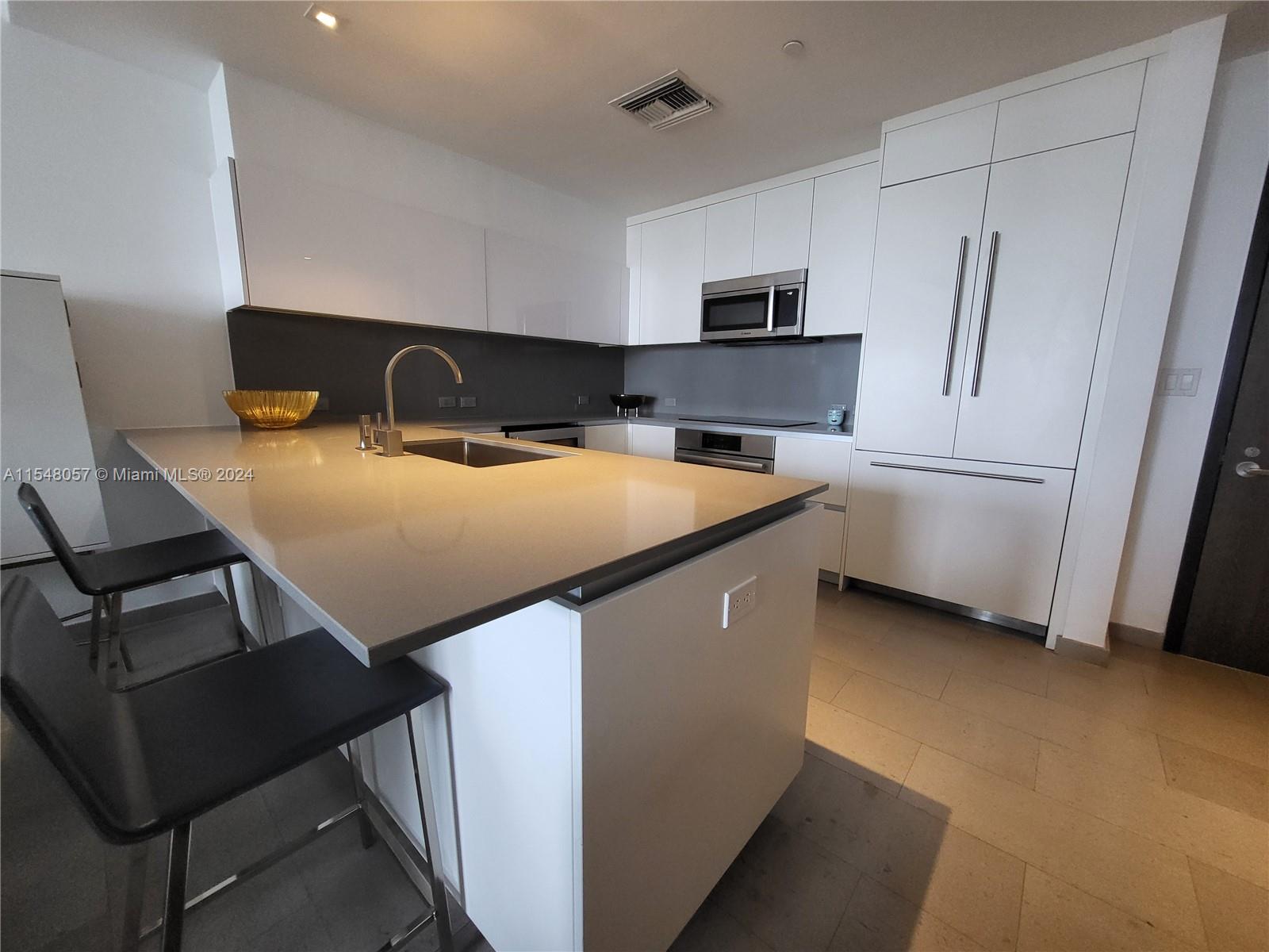 88 SW 7th St 2103, Miami, Florida 33130, 2 Bedrooms Bedrooms, ,2 BathroomsBathrooms,Residentiallease,For Rent,88 SW 7th St 2103,A11548057