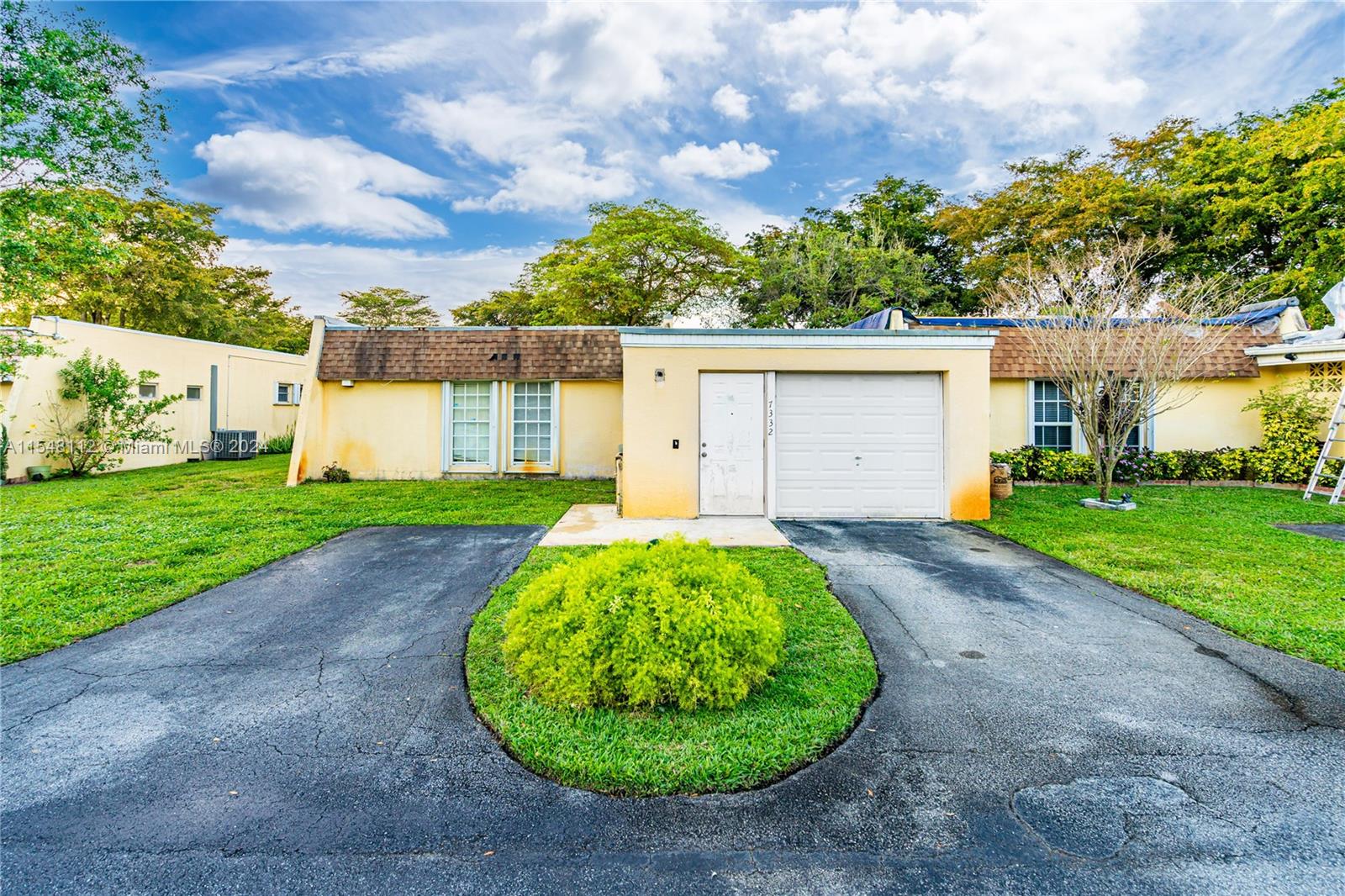 7332 Bay Hill Dr, Hialeah, Florida 33015, 2 Bedrooms Bedrooms, ,2 BathroomsBathrooms,Residential,For Sale,7332 Bay Hill Dr,A11548112