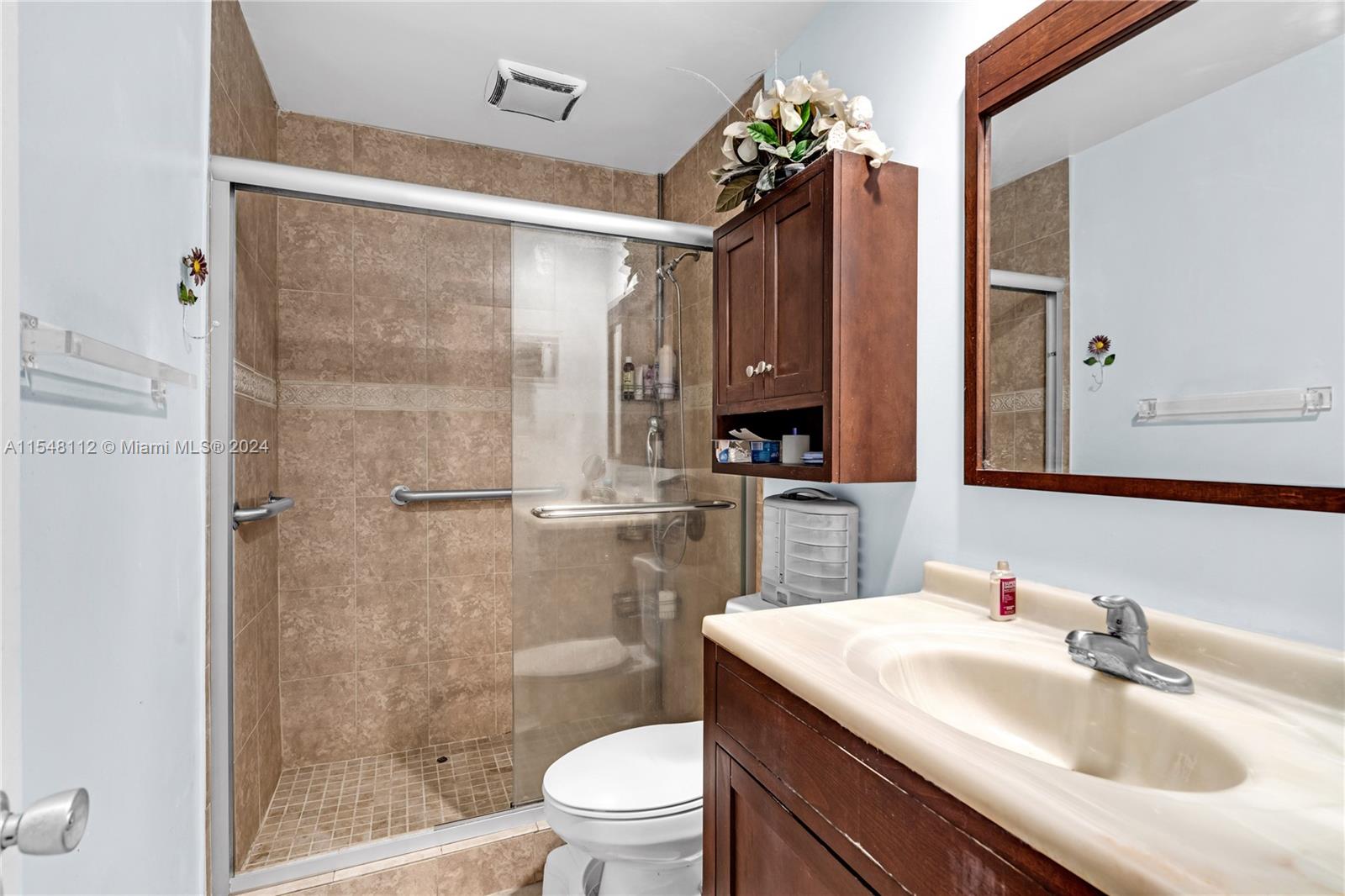 7332 Bay Hill Dr, Hialeah, Florida 33015, 2 Bedrooms Bedrooms, ,2 BathroomsBathrooms,Residential,For Sale,7332 Bay Hill Dr,A11548112