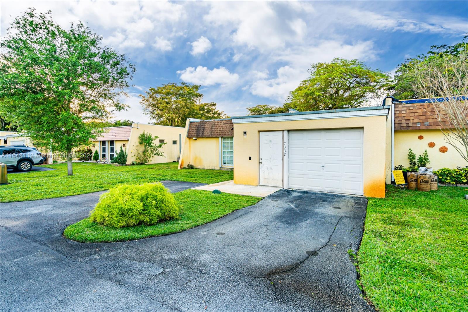 7332 Bay Hill Dr, Hialeah, Florida 33015, 2 Bedrooms Bedrooms, ,2 BathroomsBathrooms,Residential,For Sale,7332 Bay Hill Dr,A11548112