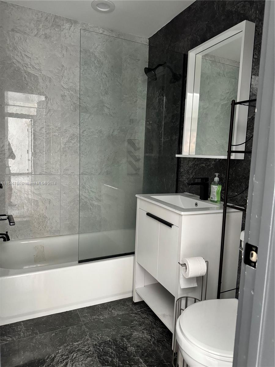 1614 Harrison St 7, Hollywood, Florida 33020, 1 Bedroom Bedrooms, ,1 BathroomBathrooms,Residentiallease,For Rent,1614 Harrison St 7,A11546784