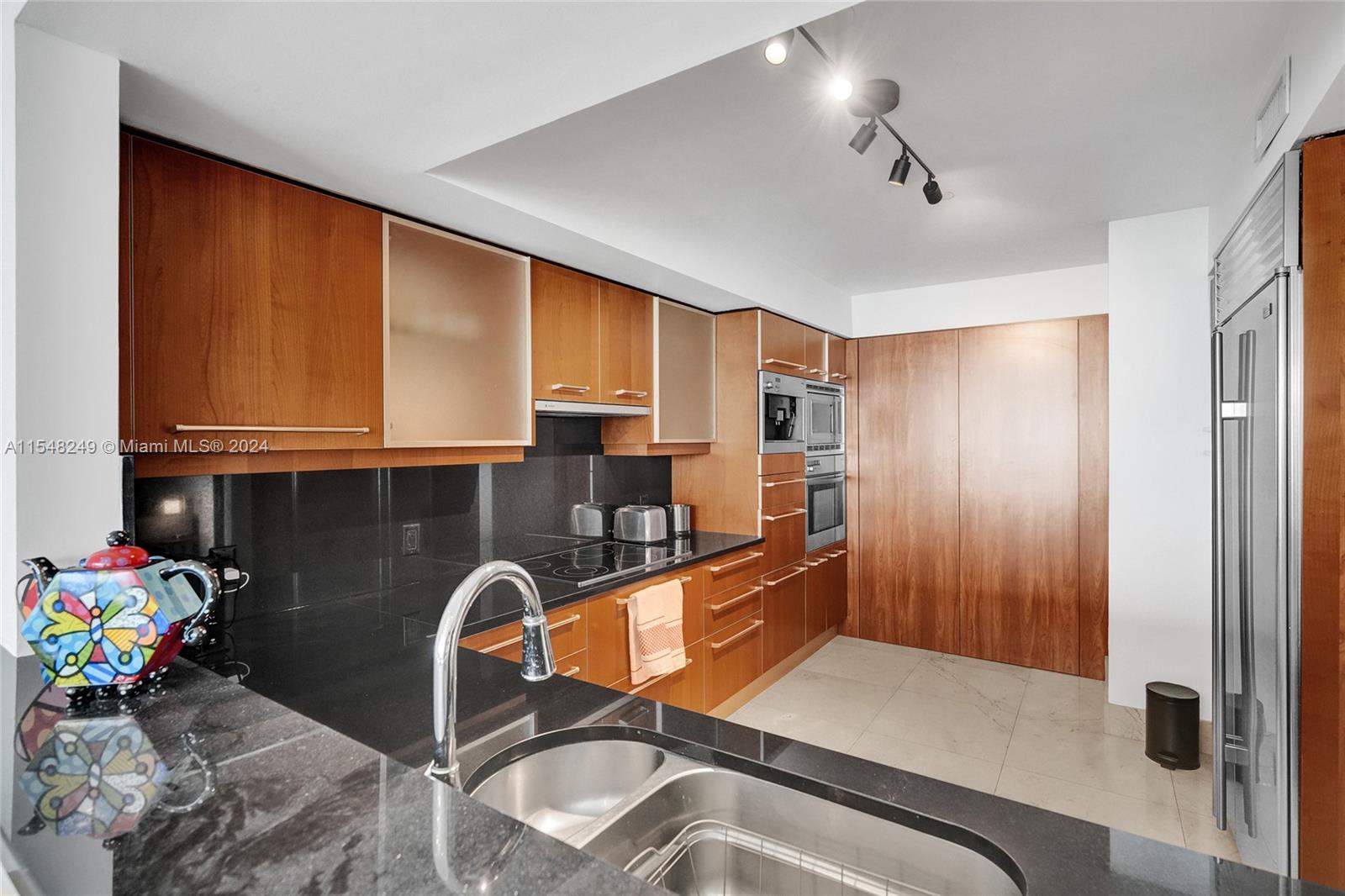 1331 Brickell Bay Dr 4203, Miami, Florida 33131, 2 Bedrooms Bedrooms, ,3 BathroomsBathrooms,Residentiallease,For Rent,1331 Brickell Bay Dr 4203,A11548249