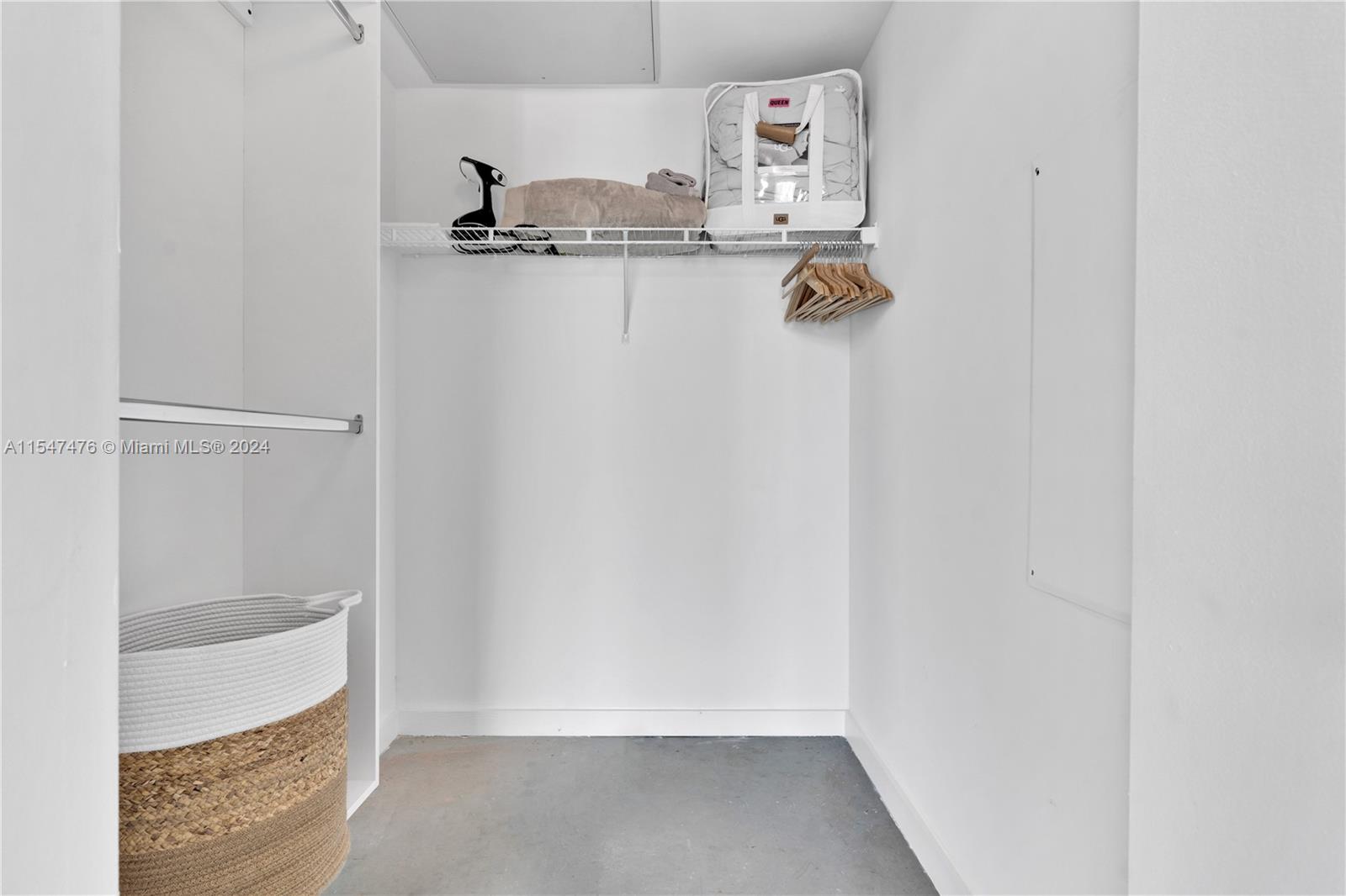 151 SE 1st St 3203, Miami, Florida 33131, 1 Bedroom Bedrooms, ,1 BathroomBathrooms,Residential,For Sale,151 SE 1st St 3203,A11547476