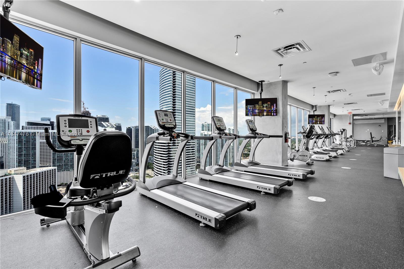 151 SE 1st St 3203, Miami, Florida 33131, 1 Bedroom Bedrooms, ,1 BathroomBathrooms,Residential,For Sale,151 SE 1st St 3203,A11547476