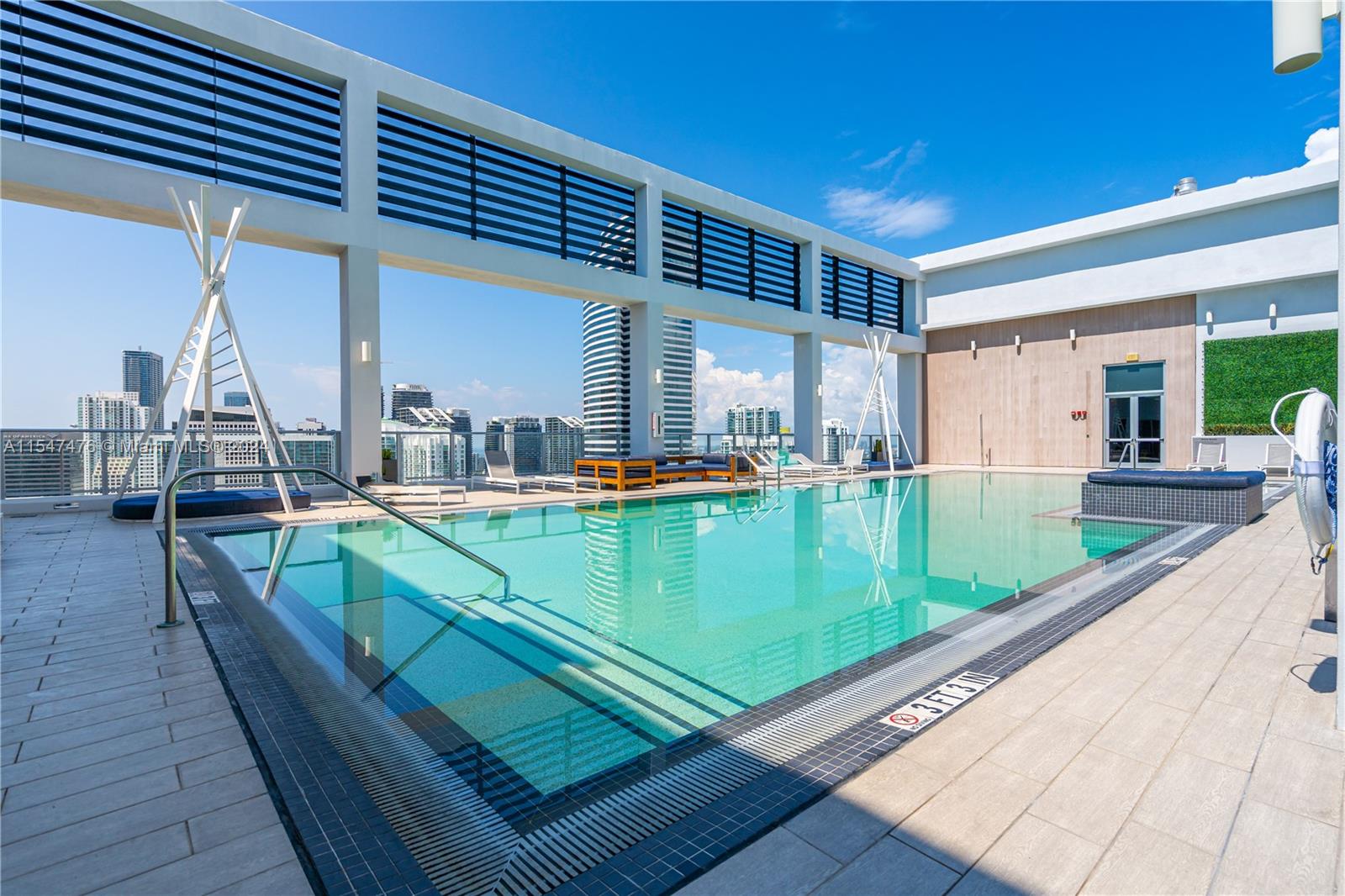 151 SE 1st St 3203, Miami, Florida 33131, 1 Bedroom Bedrooms, ,1 BathroomBathrooms,Residential,For Sale,151 SE 1st St 3203,A11547476