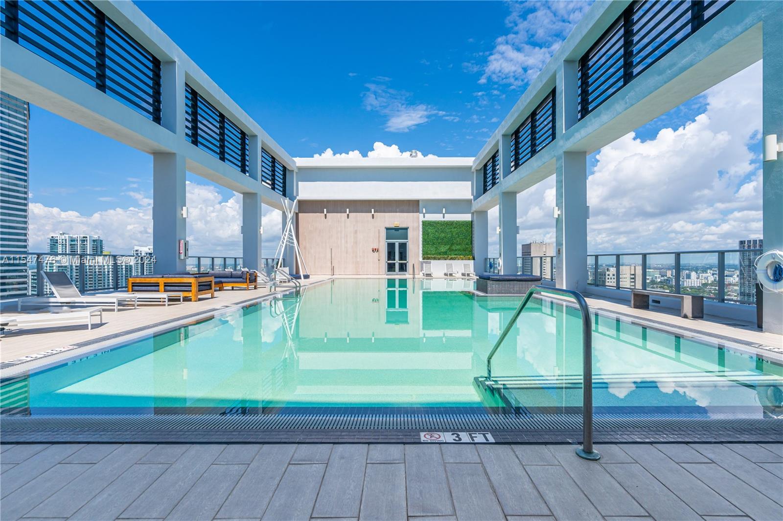 151 SE 1st St 3203, Miami, Florida 33131, 1 Bedroom Bedrooms, ,1 BathroomBathrooms,Residential,For Sale,151 SE 1st St 3203,A11547476