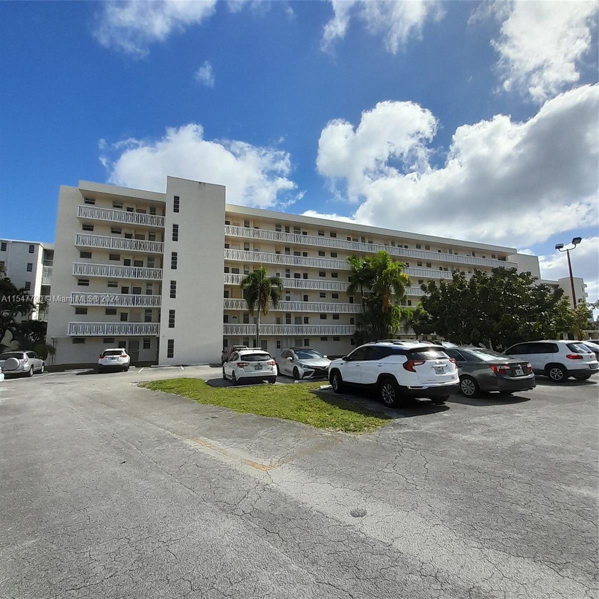 2903 Point East Dr, Aventura, FL, 33160 United States, 1 Bedroom Bedrooms, ,1 BathroomBathrooms,Residential,For Sale,Point East Dr,A11547790