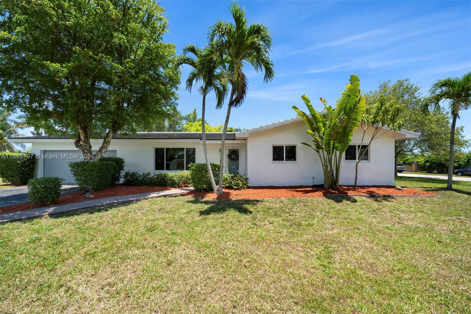 11723 SW 102nd Ct  For Sale A11548197, FL