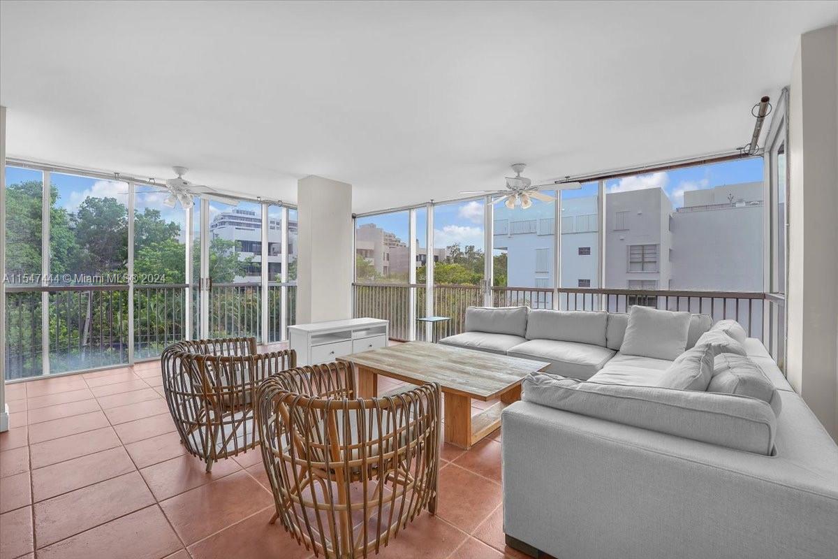 Key Biscayne, FL, 33149 United States, 2 Bedrooms Bedrooms, ,2 BathroomsBathrooms,Residential,For Sale,A11547444