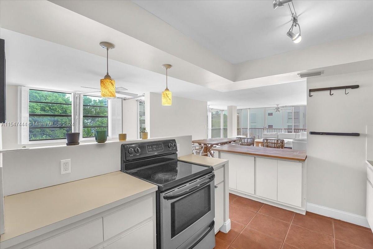 Key Biscayne, FL, 33149 United States, 2 Bedrooms Bedrooms, ,2 BathroomsBathrooms,Residential,For Sale,A11547444