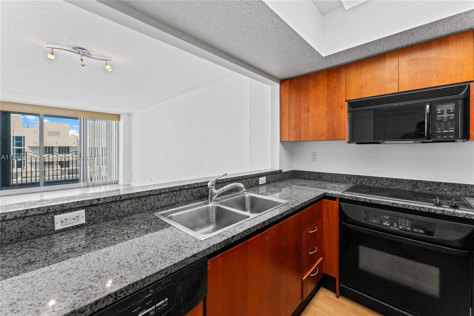 1500 Ocean Dr 410, Miami Beach, Florida 33139, 1 Bedroom Bedrooms, ,1 BathroomBathrooms,Residential,For Sale,1500 Ocean Dr 410,A11545405