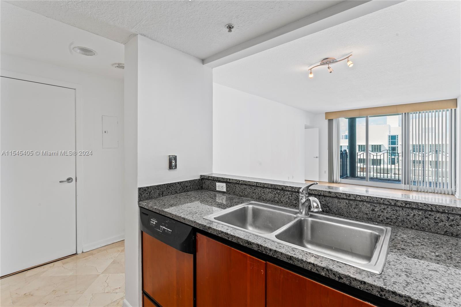1500 Ocean Dr 410, Miami Beach, Florida 33139, 1 Bedroom Bedrooms, ,1 BathroomBathrooms,Residential,For Sale,1500 Ocean Dr 410,A11545405