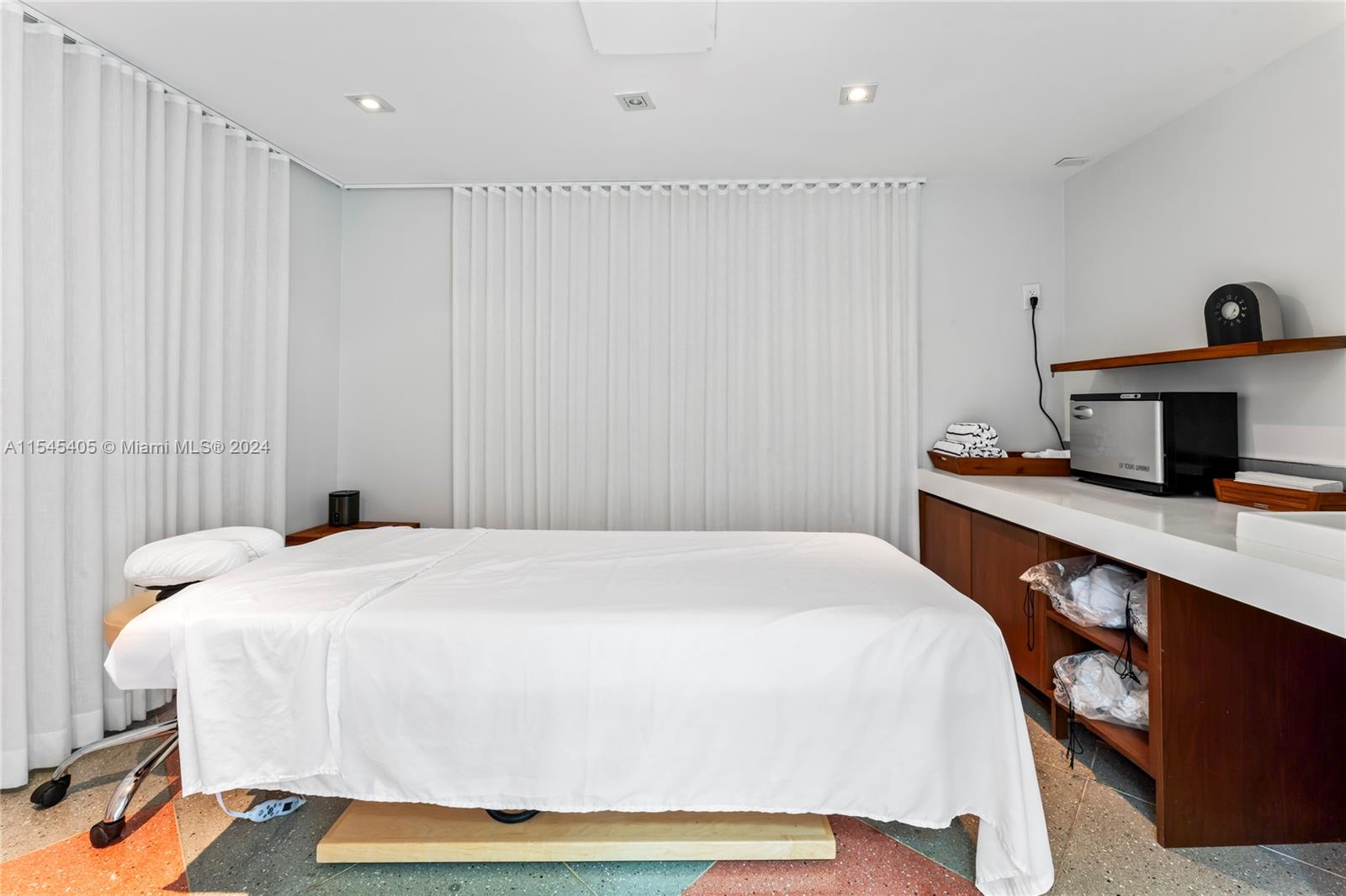 1500 Ocean Dr 410, Miami Beach, Florida 33139, 1 Bedroom Bedrooms, ,1 BathroomBathrooms,Residential,For Sale,1500 Ocean Dr 410,A11545405