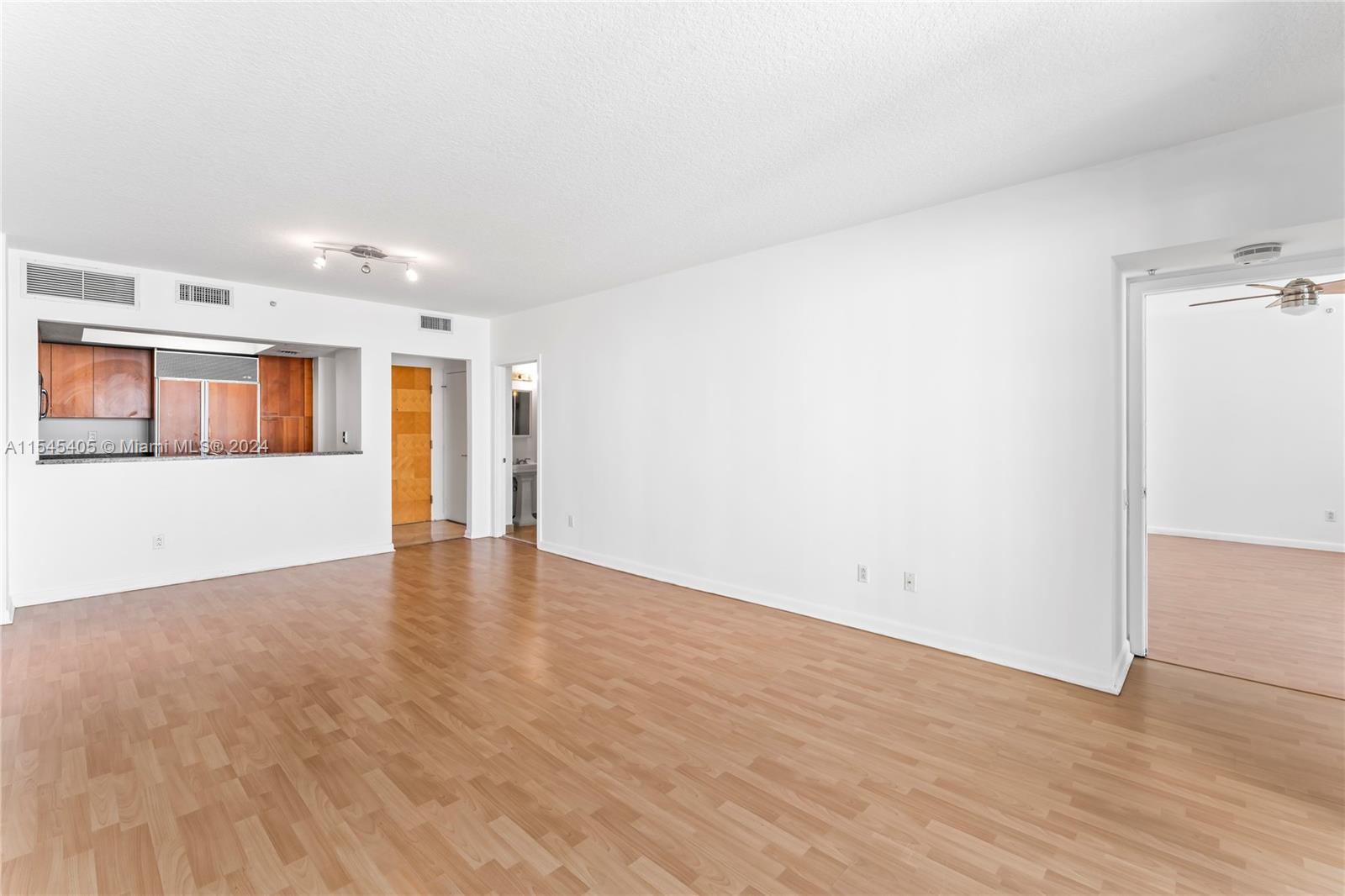 1500 Ocean Dr 410, Miami Beach, Florida 33139, 1 Bedroom Bedrooms, ,1 BathroomBathrooms,Residential,For Sale,1500 Ocean Dr 410,A11545405