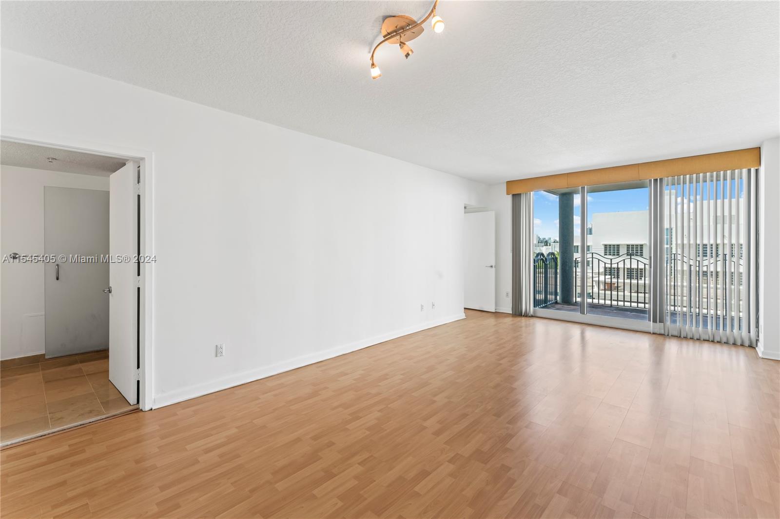 1500 Ocean Dr 410, Miami Beach, Florida 33139, 1 Bedroom Bedrooms, ,1 BathroomBathrooms,Residential,For Sale,1500 Ocean Dr 410,A11545405