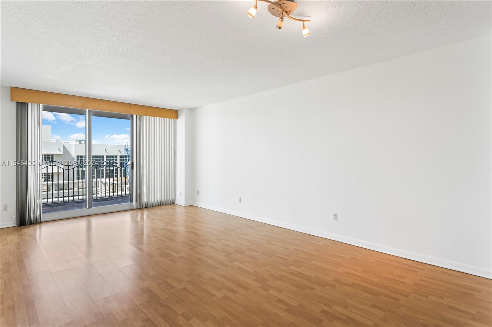 1500 Ocean Dr 410, Miami Beach, Florida 33139, 1 Bedroom Bedrooms, ,1 BathroomBathrooms,Residential,For Sale,1500 Ocean Dr 410,A11545405