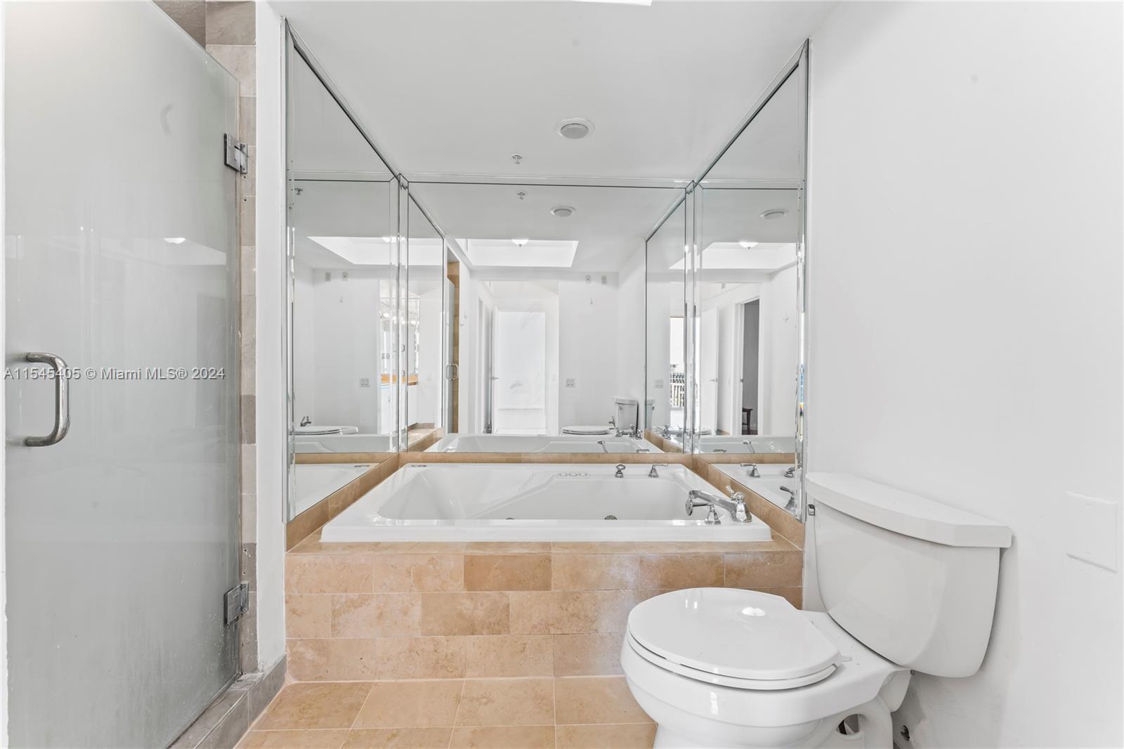 1500 Ocean Dr 410, Miami Beach, Florida 33139, 1 Bedroom Bedrooms, ,1 BathroomBathrooms,Residential,For Sale,1500 Ocean Dr 410,A11545405