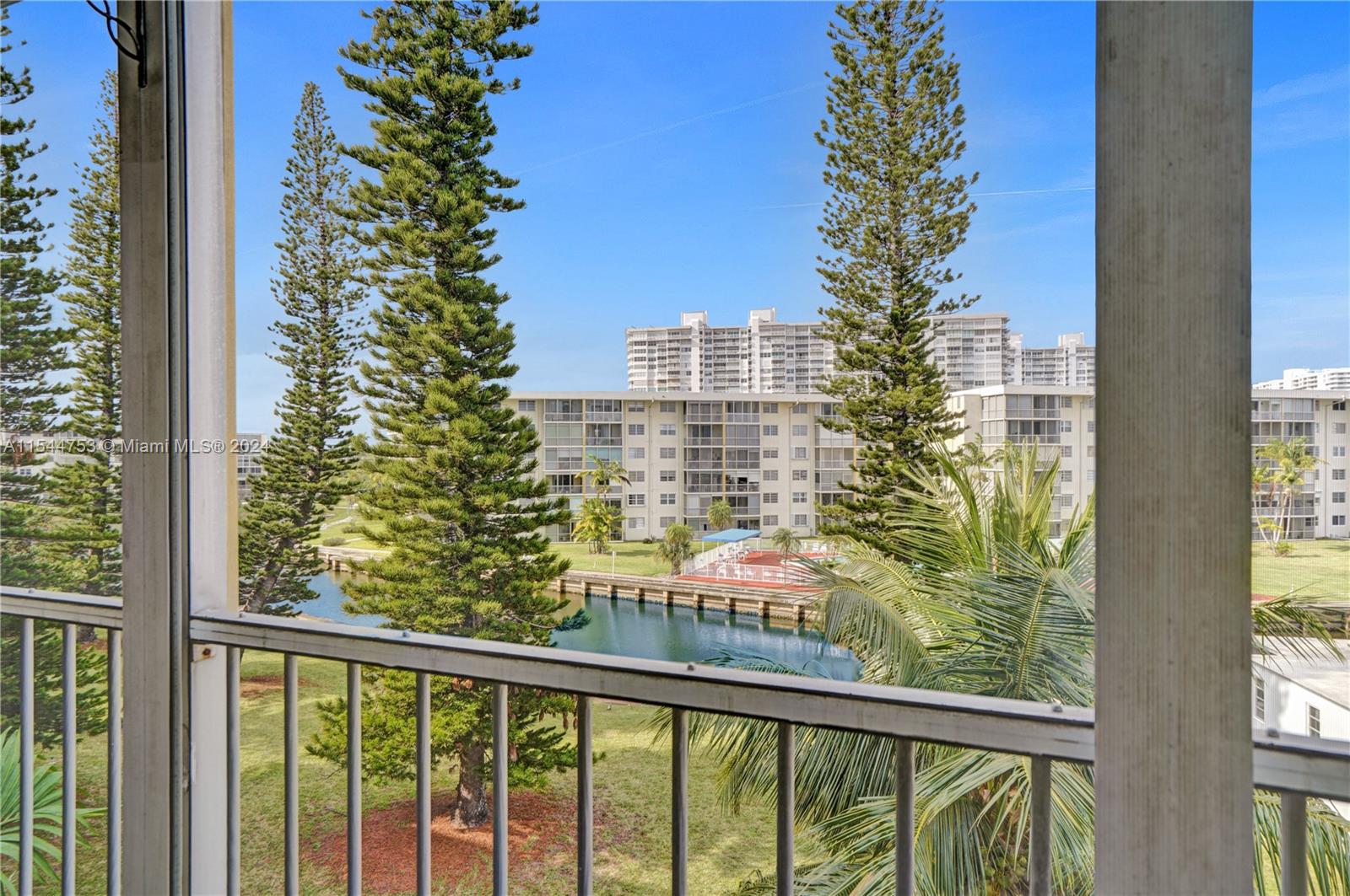 2905 Point East Dr, Aventura, FL, 33160 United States, 2 Bedrooms Bedrooms, ,2 BathroomsBathrooms,Residential,For Sale,Point East Dr,A11544753