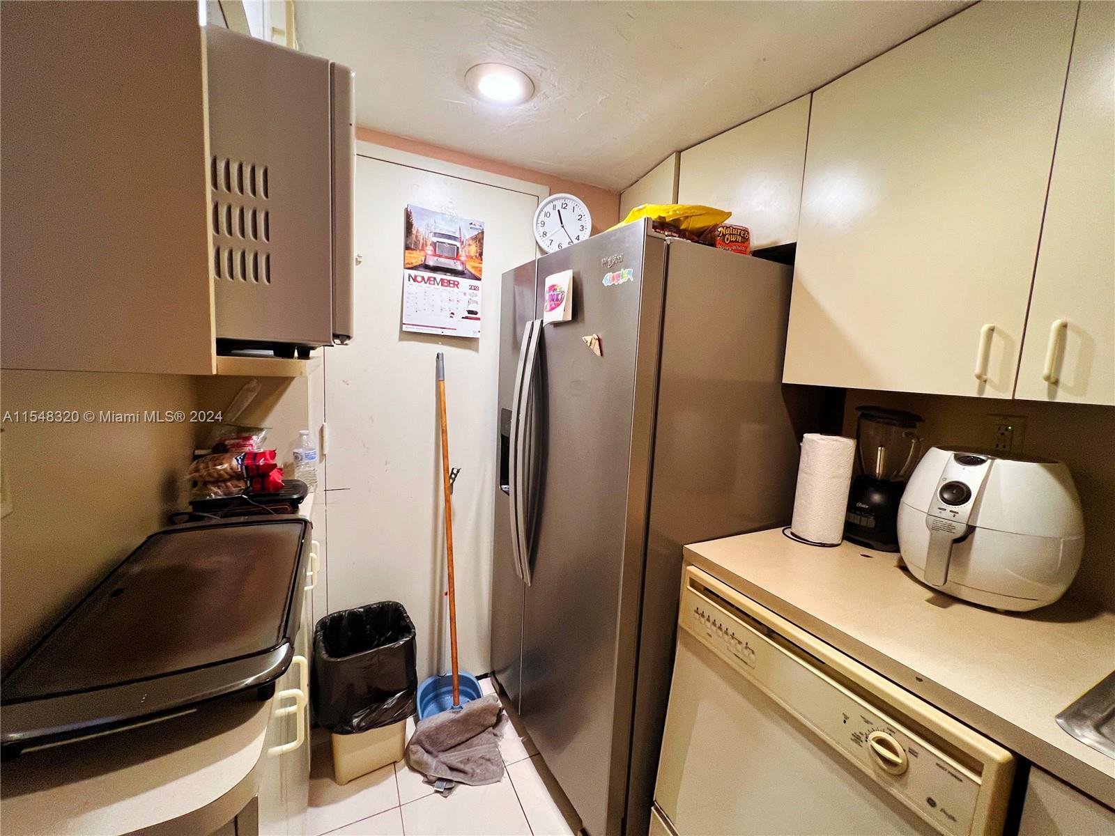 2899 Collins Ave 405, Miami Beach, Florida 33140, 1 Bedroom Bedrooms, 1 Room Rooms,1 BathroomBathrooms,Residential,For Sale,2899 Collins Ave 405,A11548320