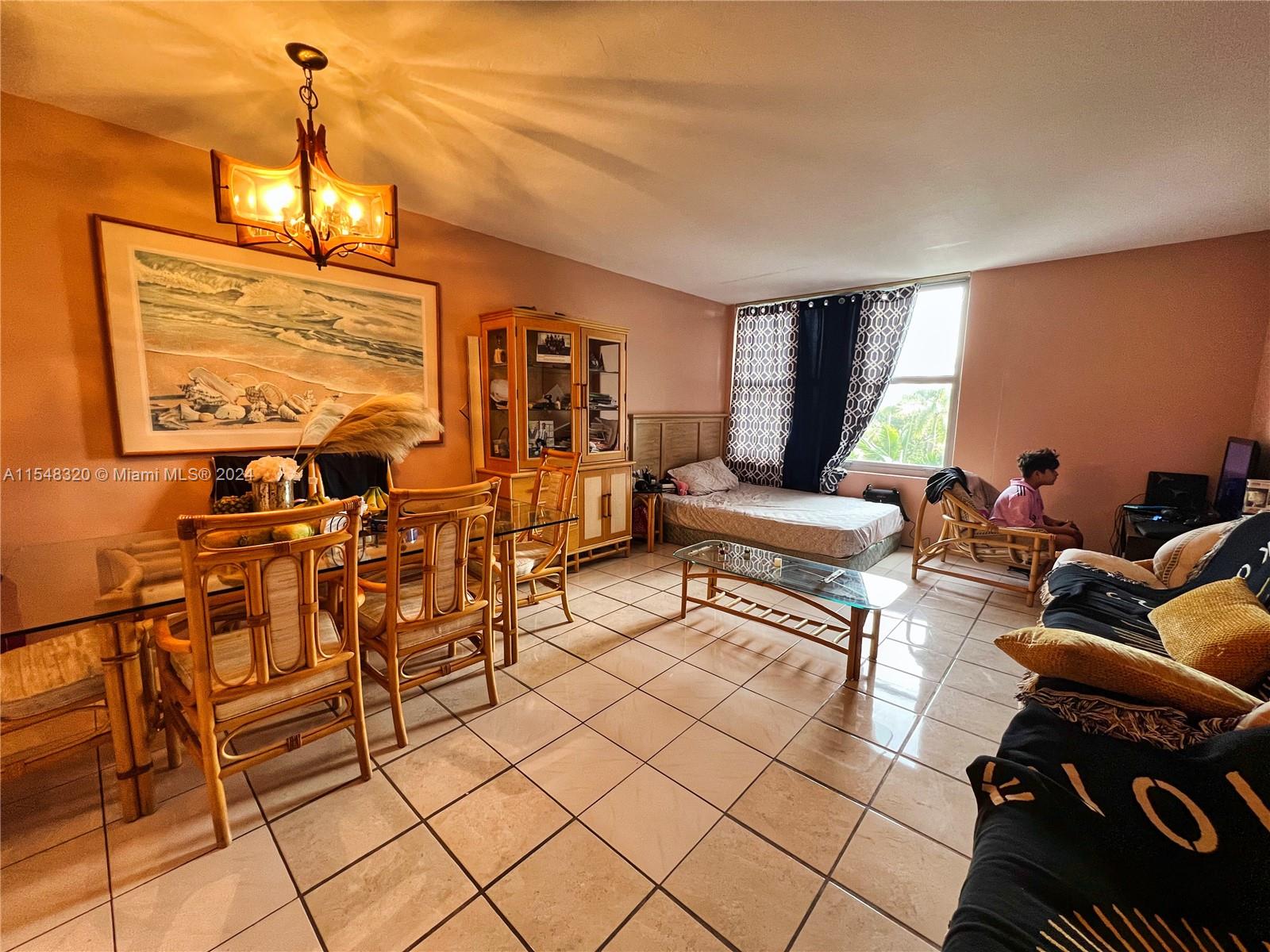 2899 Collins Ave 405, Miami Beach, Florida 33140, 1 Bedroom Bedrooms, 1 Room Rooms,1 BathroomBathrooms,Residential,For Sale,2899 Collins Ave 405,A11548320