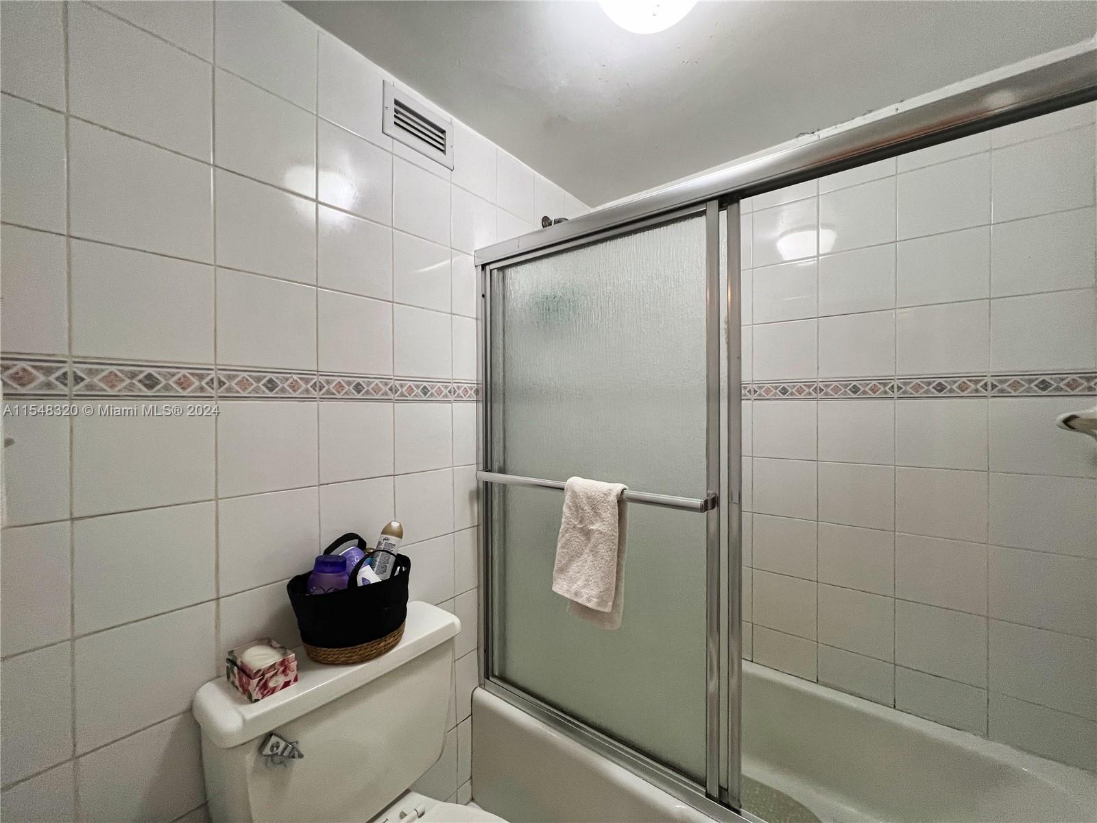 2899 Collins Ave 405, Miami Beach, Florida 33140, 1 Bedroom Bedrooms, 1 Room Rooms,1 BathroomBathrooms,Residential,For Sale,2899 Collins Ave 405,A11548320