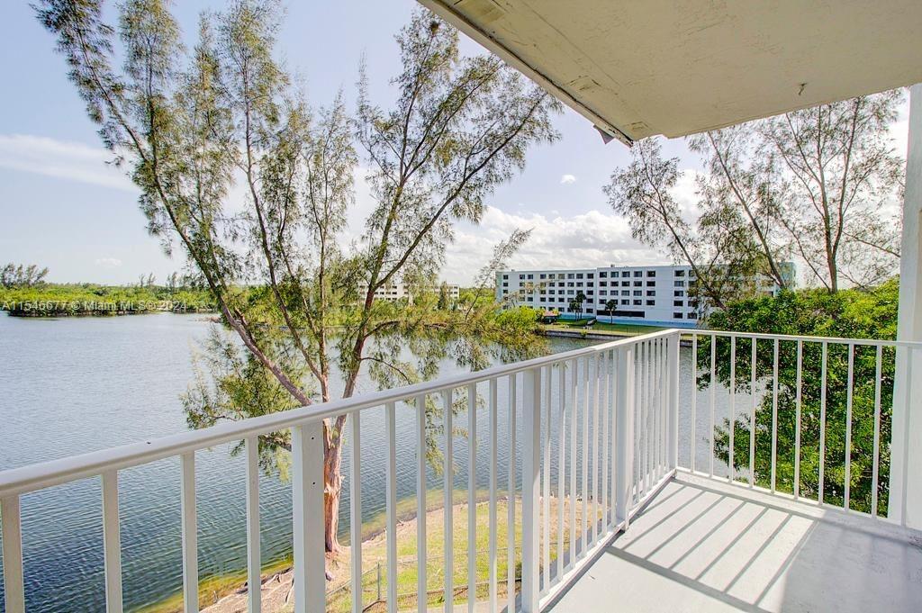 Apartamento à Venda em Cutler Bay, FL