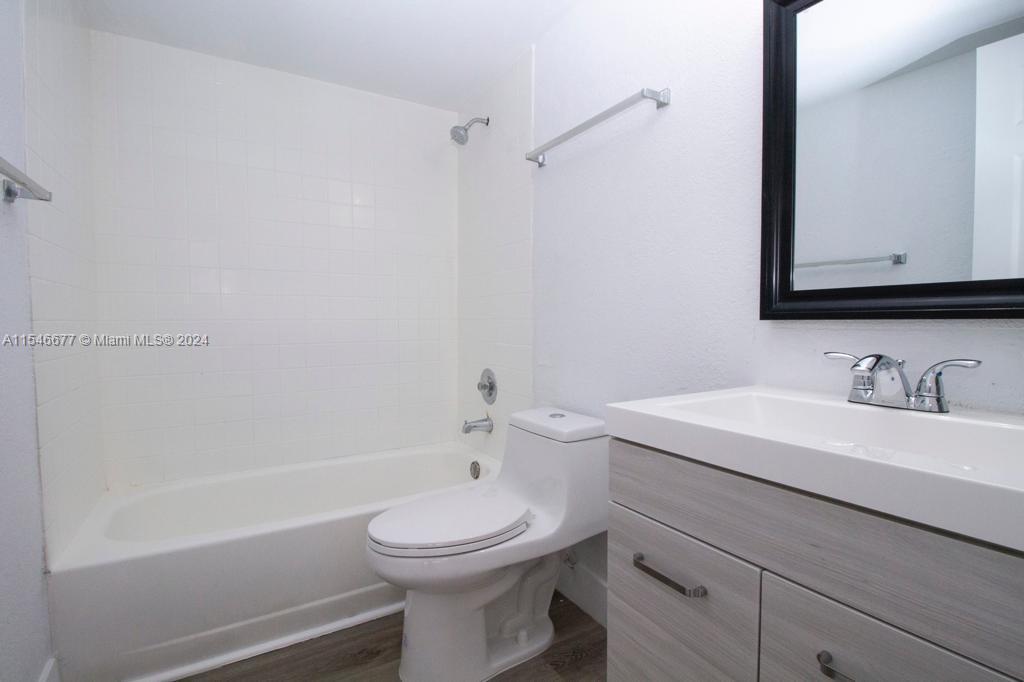8240 SW 210th St 320, Cutler Bay, Florida 33189, 2 Bedrooms Bedrooms, ,2 BathroomsBathrooms,Residential,For Sale,8240 SW 210th St 320,A11546677