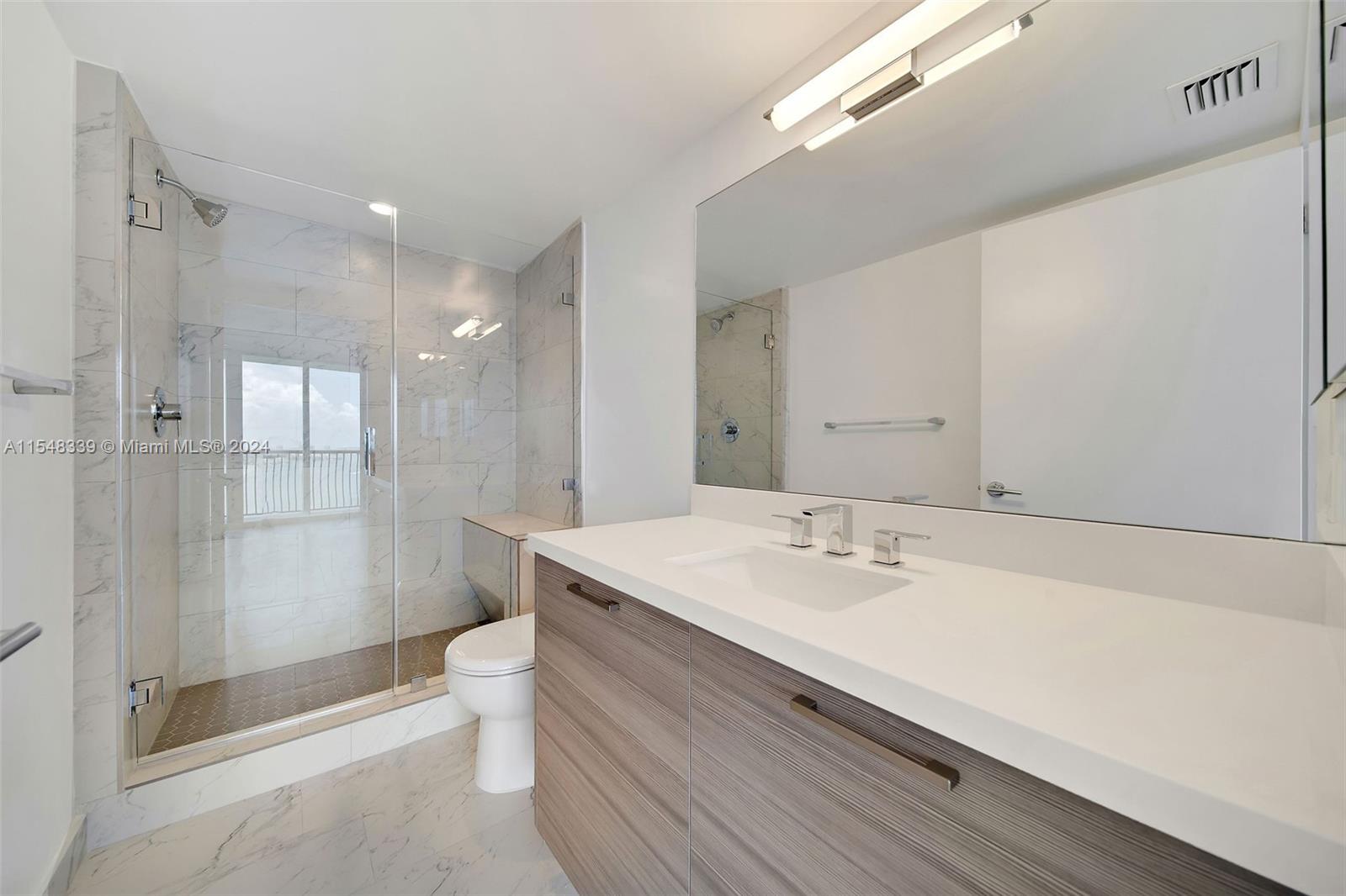 1756 N Bayshore Dr 28B, Miami, Florida 33132, 2 Bedrooms Bedrooms, ,2 BathroomsBathrooms,Residentiallease,For Rent,1756 N Bayshore Dr 28B,A11548339
