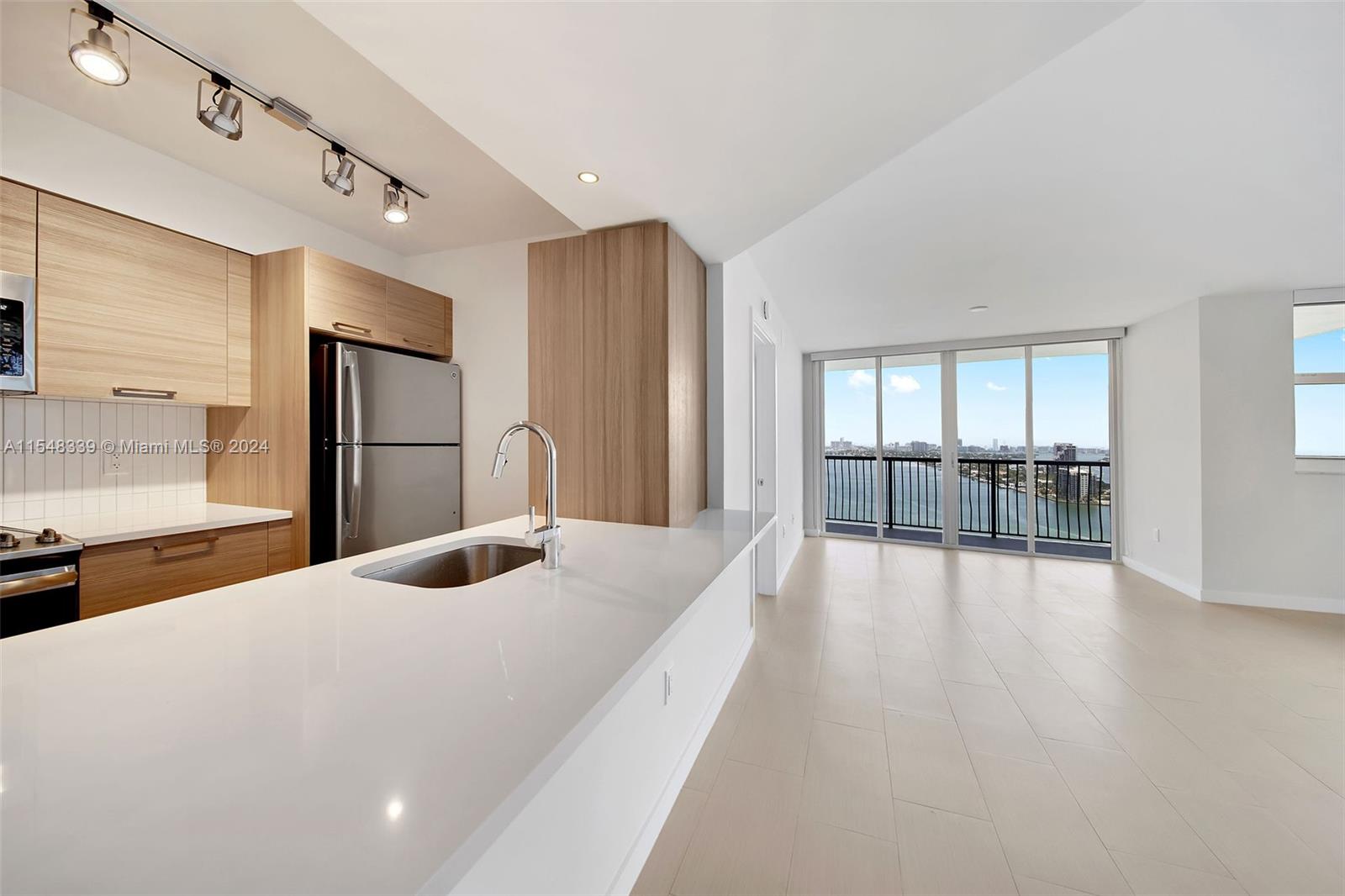 1756 N Bayshore Dr 28B, Miami, Florida 33132, 2 Bedrooms Bedrooms, ,2 BathroomsBathrooms,Residentiallease,For Rent,1756 N Bayshore Dr 28B,A11548339