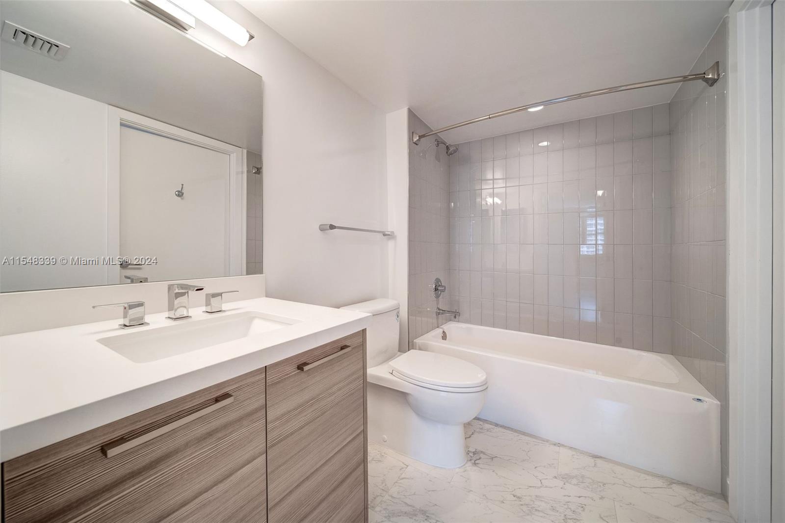 1756 N Bayshore Dr 28B, Miami, Florida 33132, 2 Bedrooms Bedrooms, ,2 BathroomsBathrooms,Residentiallease,For Rent,1756 N Bayshore Dr 28B,A11548339