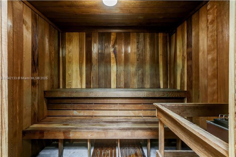 2555 Collins Ave 506, Miami Beach, Florida 33140, 2 Bedrooms Bedrooms, ,2 BathroomsBathrooms,Residential,For Sale,2555 Collins Ave 506,A11542133