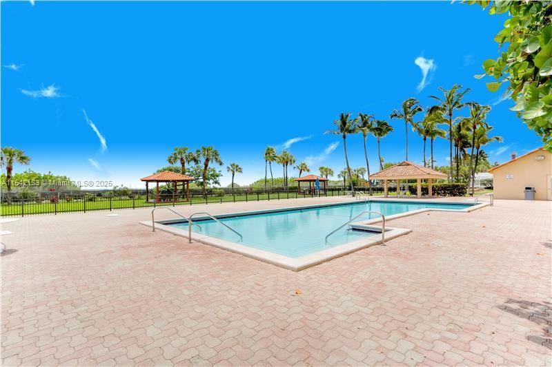 2555 Collins Ave, Miami Beach, FL, 33140 United States, 2 Bedrooms Bedrooms, ,2 BathroomsBathrooms,Residential,For Sale,Collins Ave,A11542133