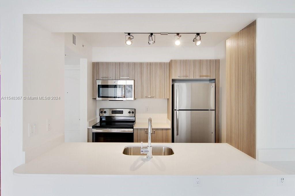 1756 N Bayshore Dr 20L, Miami, Florida 33132, 1 Bedroom Bedrooms, ,1 BathroomBathrooms,Residentiallease,For Rent,1756 N Bayshore Dr 20L,A11548367