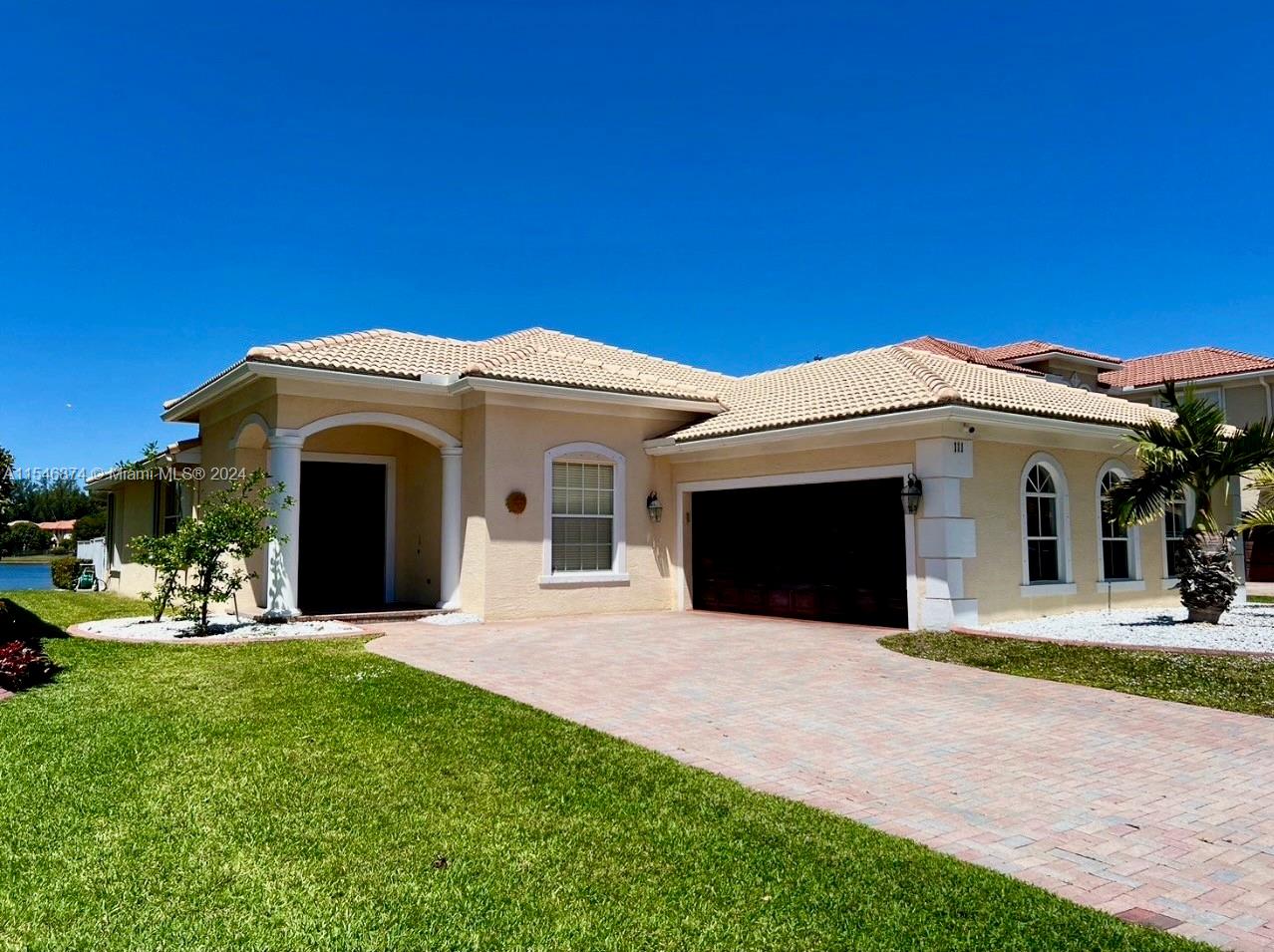 111 Bella Vista Way, Royal Palm Beach, FL 33411