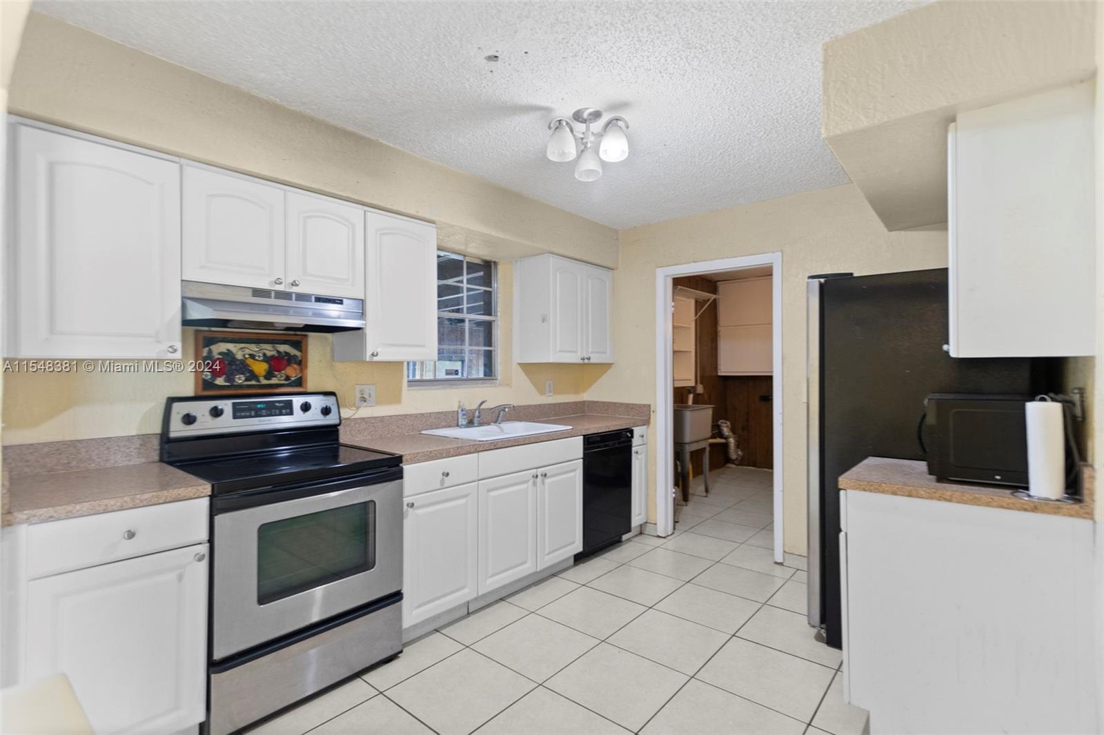 2560 NE 207th Ter, Miami, Florida 33180, 3 Bedrooms Bedrooms, ,2 BathroomsBathrooms,Residential,For Sale,2560 NE 207th Ter,A11548381