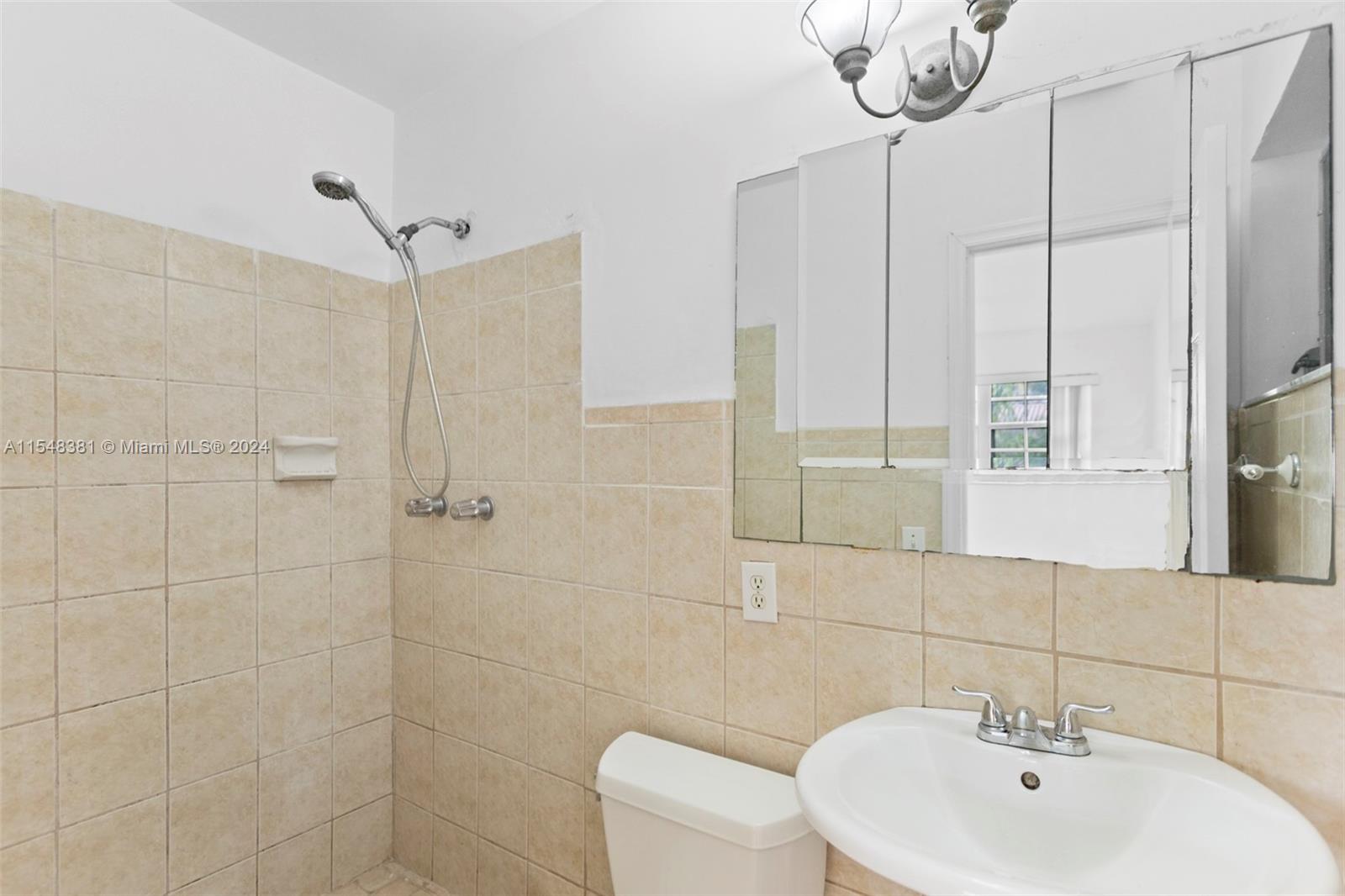 2560 NE 207th Ter, Miami, Florida 33180, 3 Bedrooms Bedrooms, ,2 BathroomsBathrooms,Residential,For Sale,2560 NE 207th Ter,A11548381