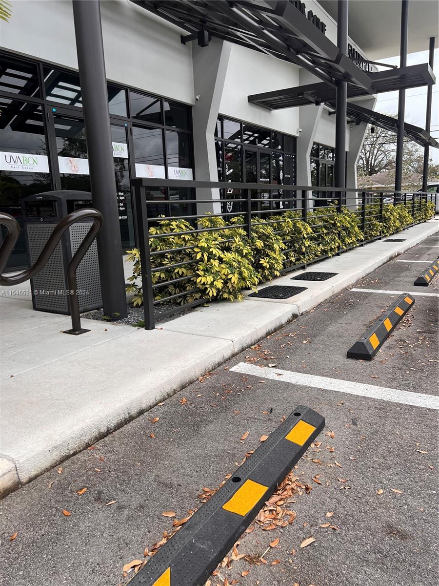 613 W Hallandale Blvd., Hallandale Beach, Florida 33009, ,Businessopportunity,For Sale,613 W Hallandale Blvd.,A11546521