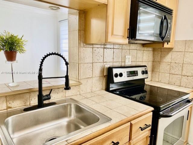 2219 Polk St 7B, Hollywood, Florida 33020, 1 Bedroom Bedrooms, ,1 BathroomBathrooms,Residentiallease,For Rent,2219 Polk St 7B,A11548348