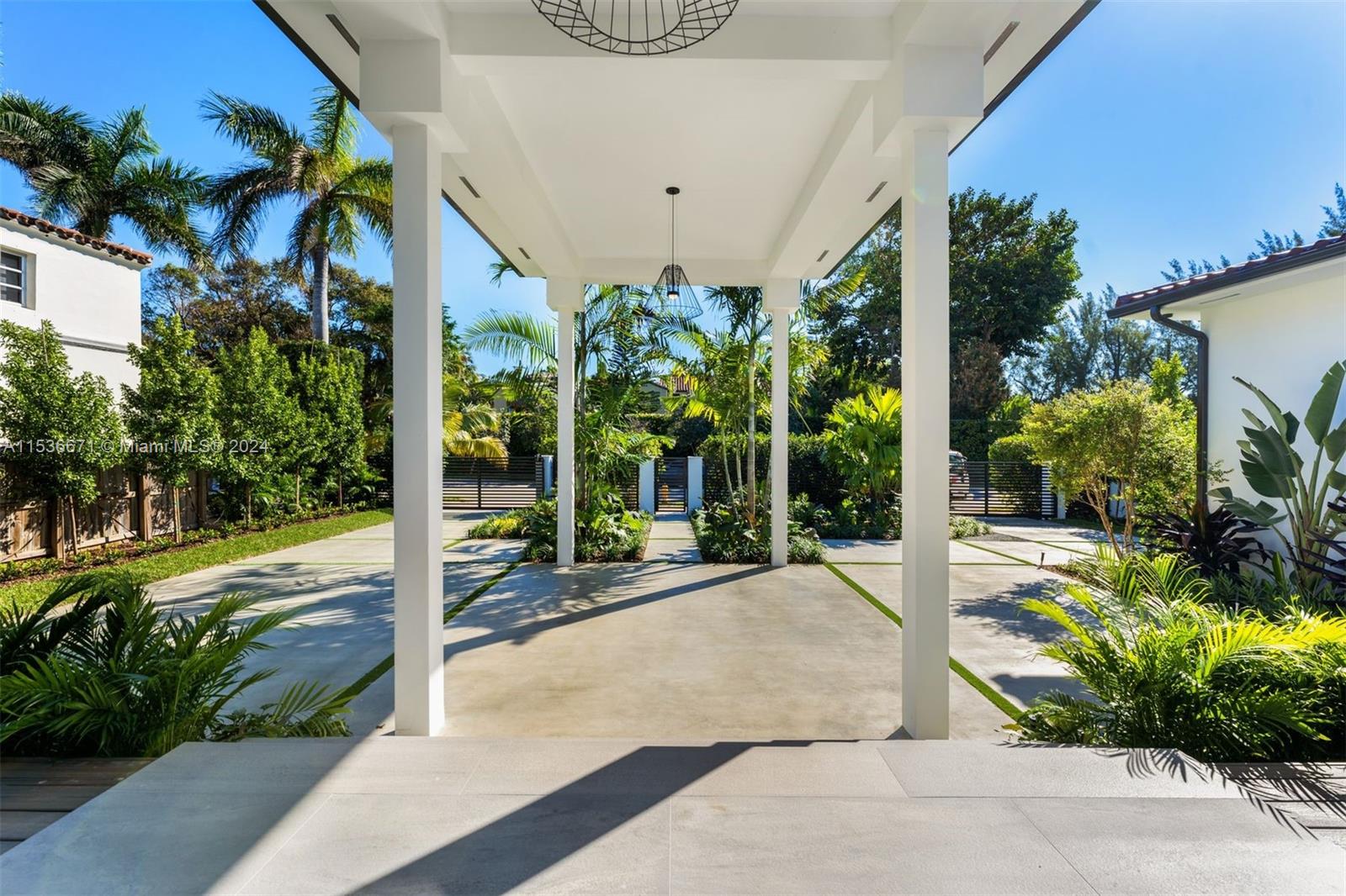 275 W 33rd St, Miami Beach, Florida 33140, 4 Bedrooms Bedrooms, ,4 BathroomsBathrooms,Residential,For Sale,275 W 33rd St,A11536671