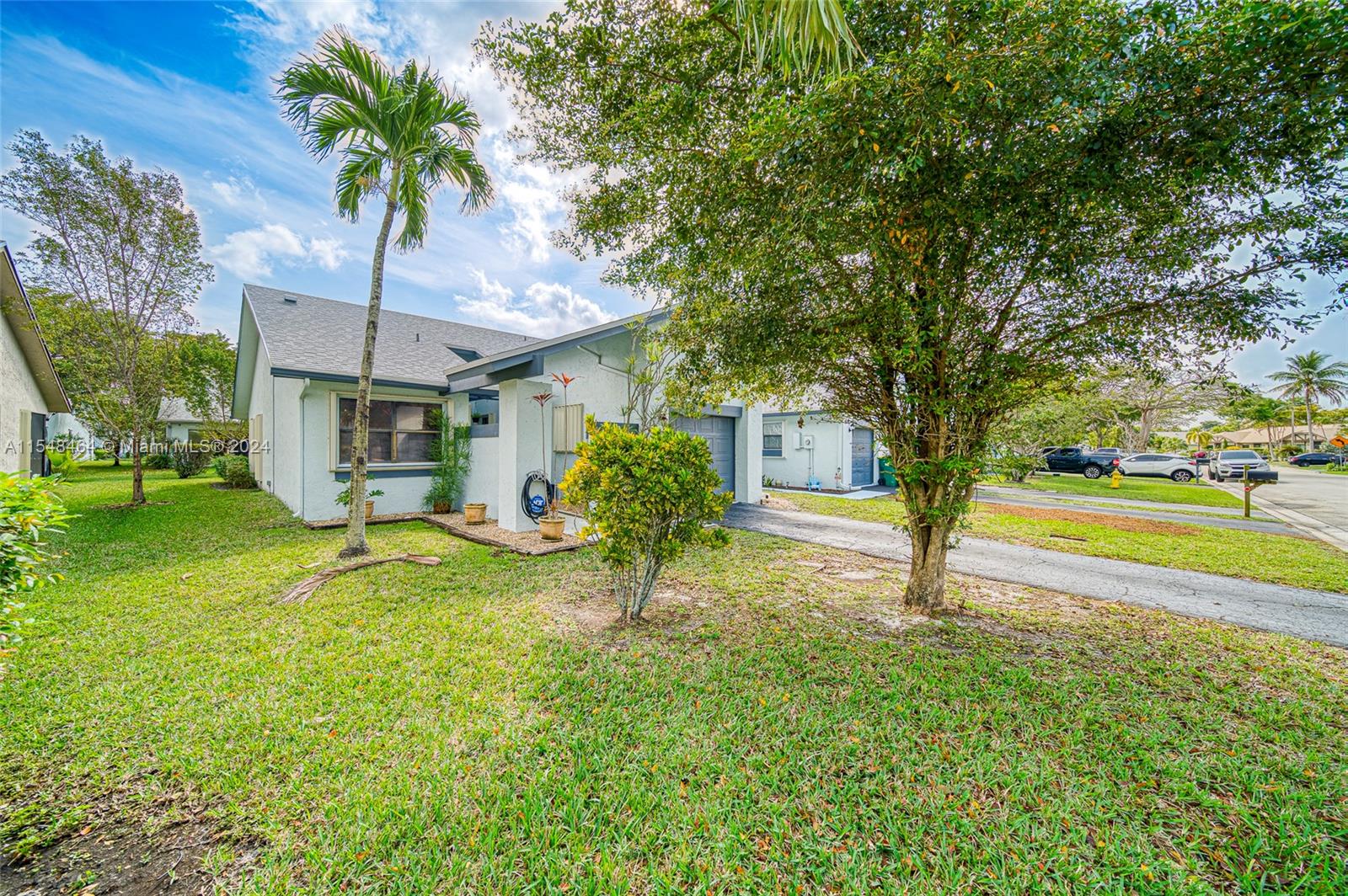 8122 100th Dr, Tamarac, FL, 33321 United States, 2 Bedrooms Bedrooms, ,2 BathroomsBathrooms,Residential,For Sale,100th Dr,A11548464