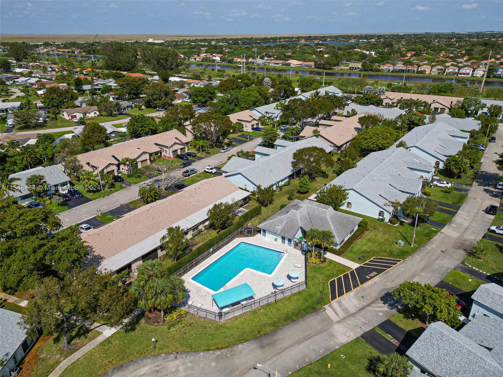 8122 NW 100th Dr 8122, Tamarac, Florida 33321, 2 Bedrooms Bedrooms, ,2 BathroomsBathrooms,Residential,For Sale,8122 NW 100th Dr 8122,A11548464
