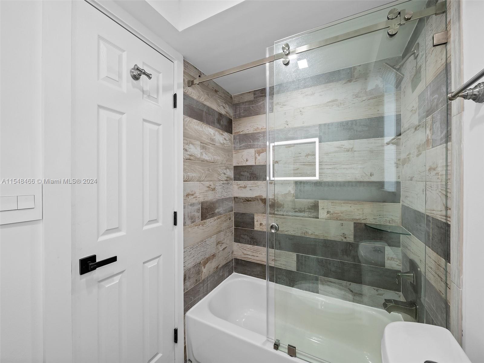 20200 W Country Club Dr 106, Aventura, Florida 33180, 3 Bedrooms Bedrooms, ,2 BathroomsBathrooms,Residential,For Sale,20200 W Country Club Dr 106,A11548466