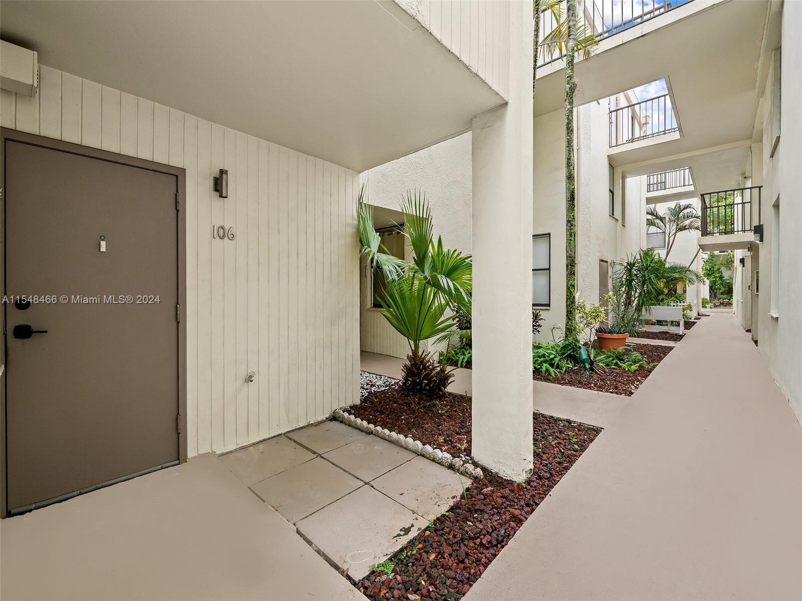 20200 W Country Club Dr 106, Aventura, Florida 33180, 3 Bedrooms Bedrooms, ,2 BathroomsBathrooms,Residential,For Sale,20200 W Country Club Dr 106,A11548466