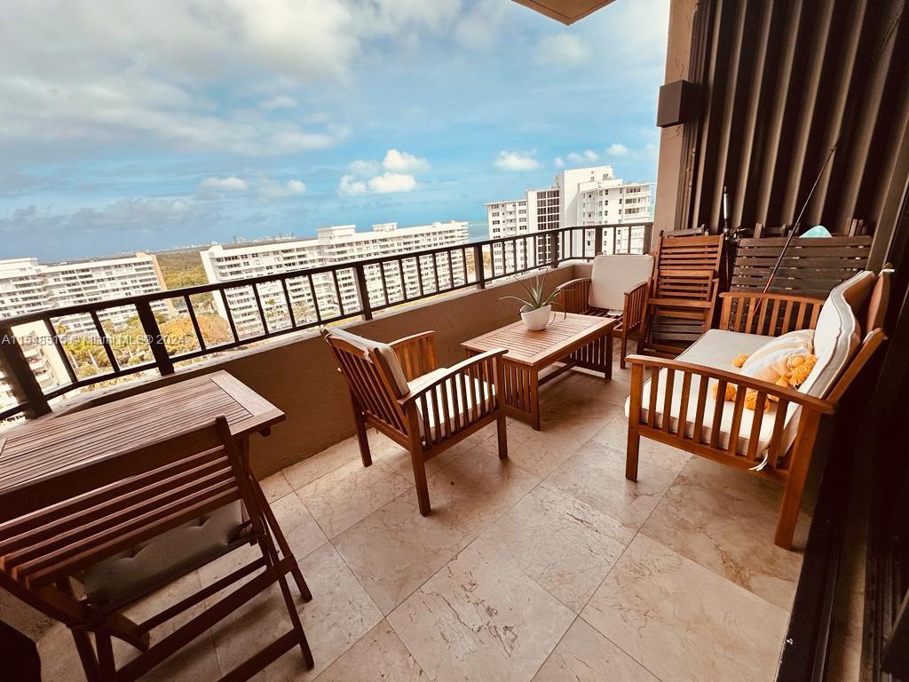 Don't miss this opportunity to rent this very spacious apartment with 2 bedrooms + den + maid room & 2 bathrooms. Marble floors. Call listing agent. 24 hours showing.